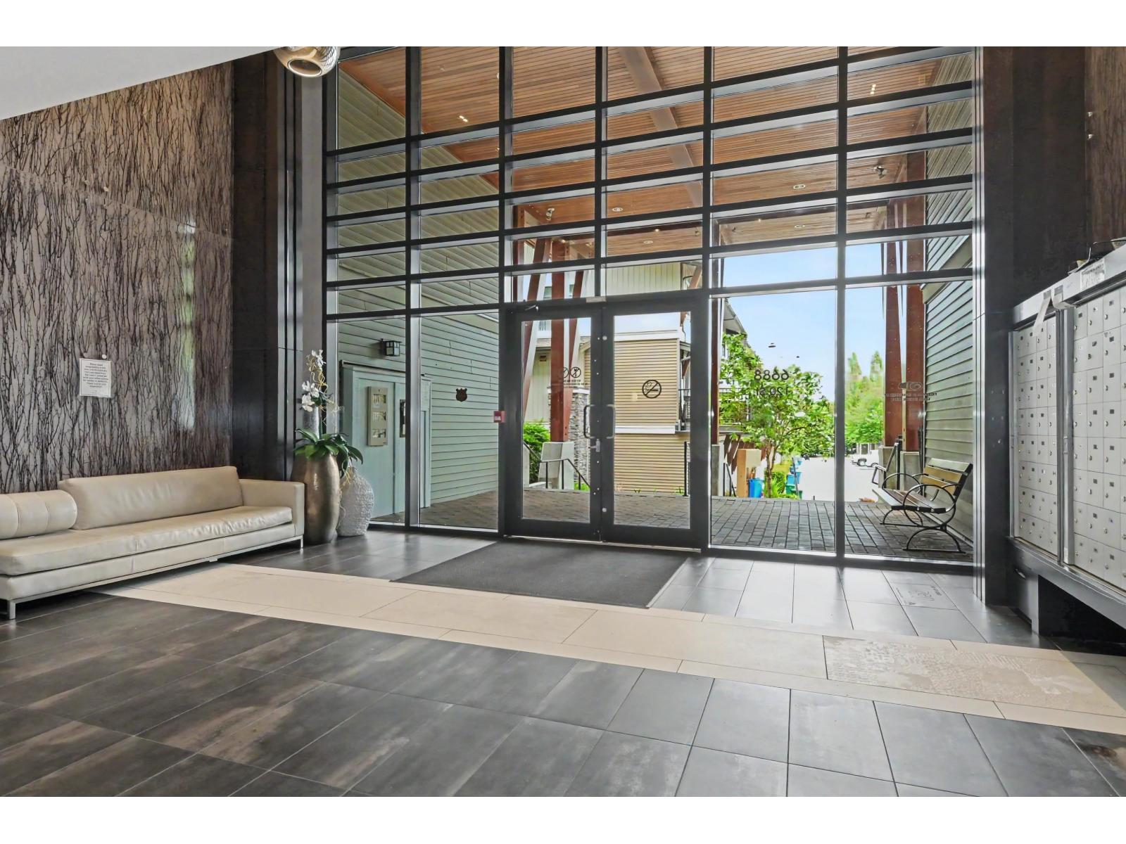 401 6688 120 Street Property Photo 4