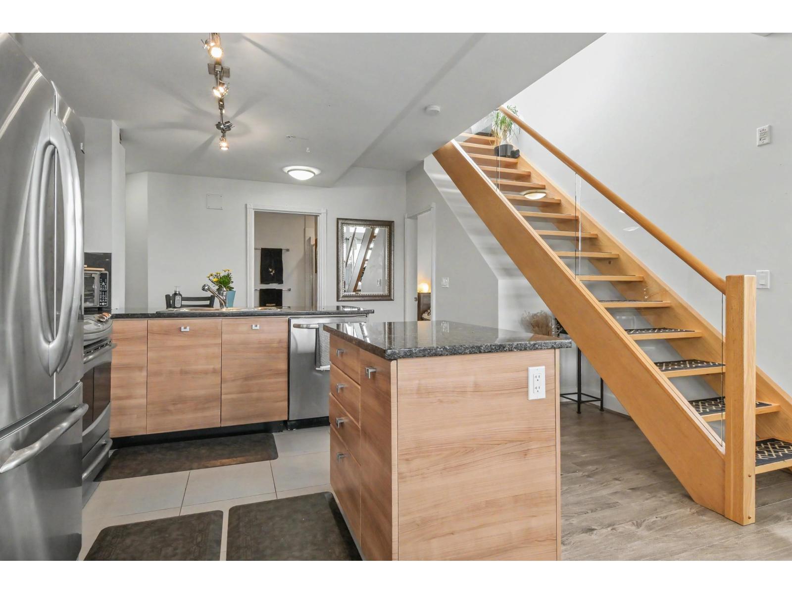 401 6688 120 Street Property Photo 5
