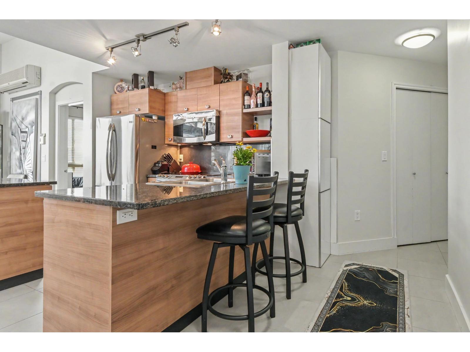 401 6688 120 Street Property Photo 10