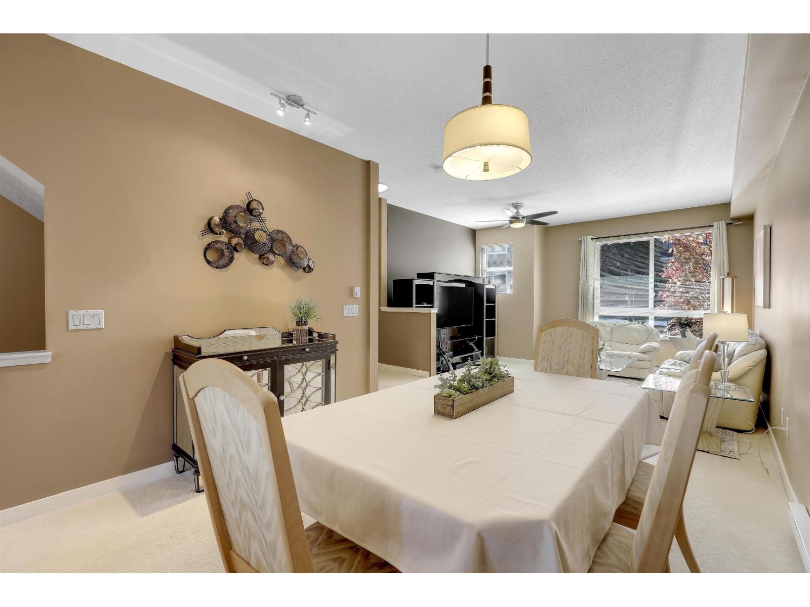 53 2729 158 Street Property Photo 2