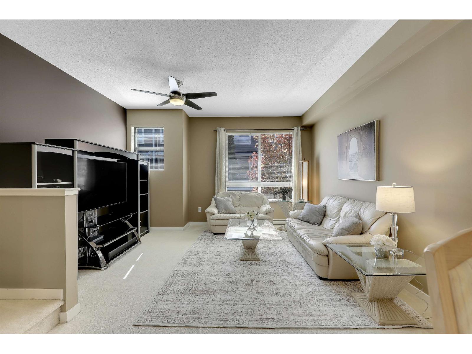 53 2729 158 Street Property Photo 3