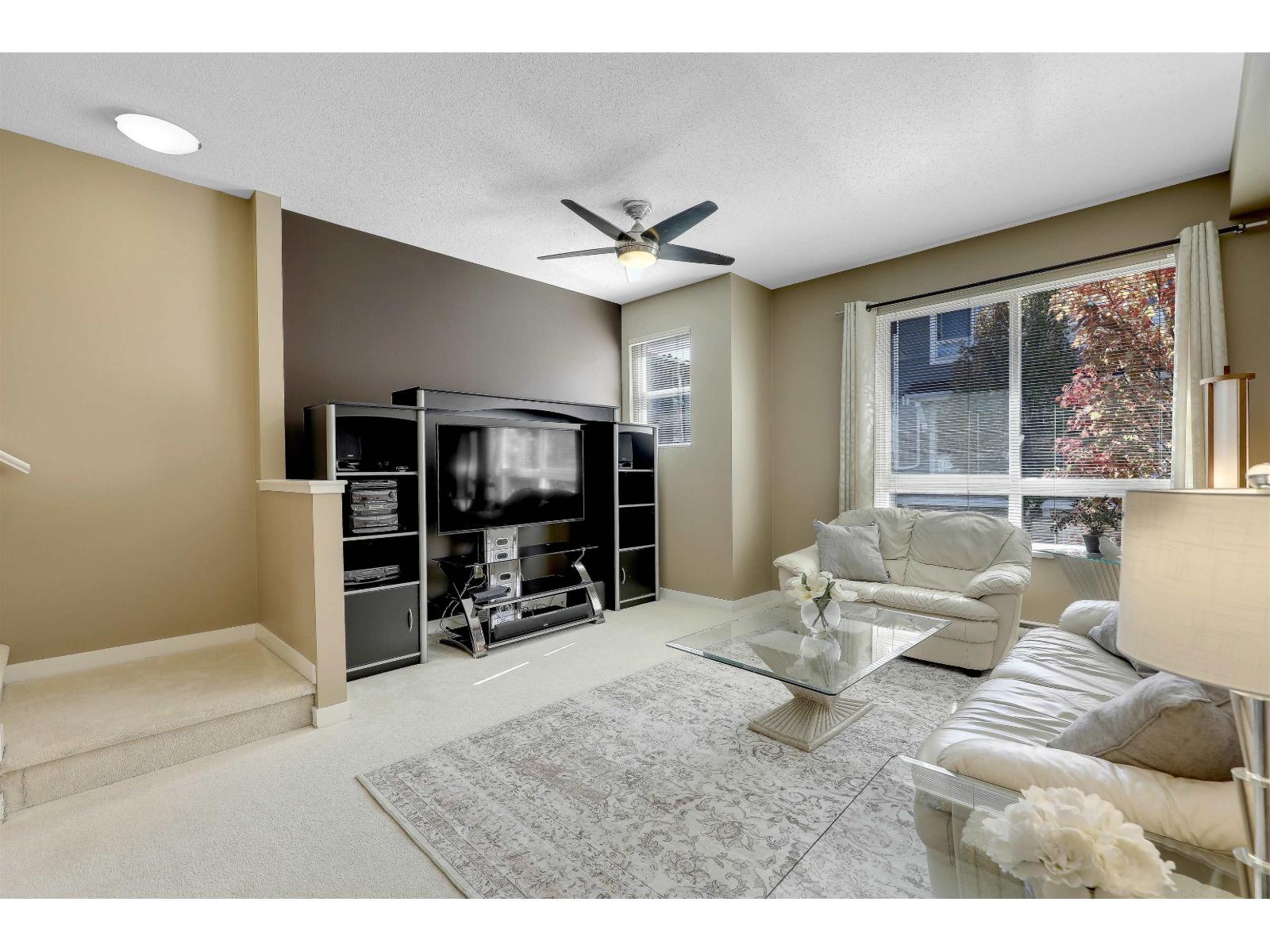 53 2729 158 Street Property Photo 4