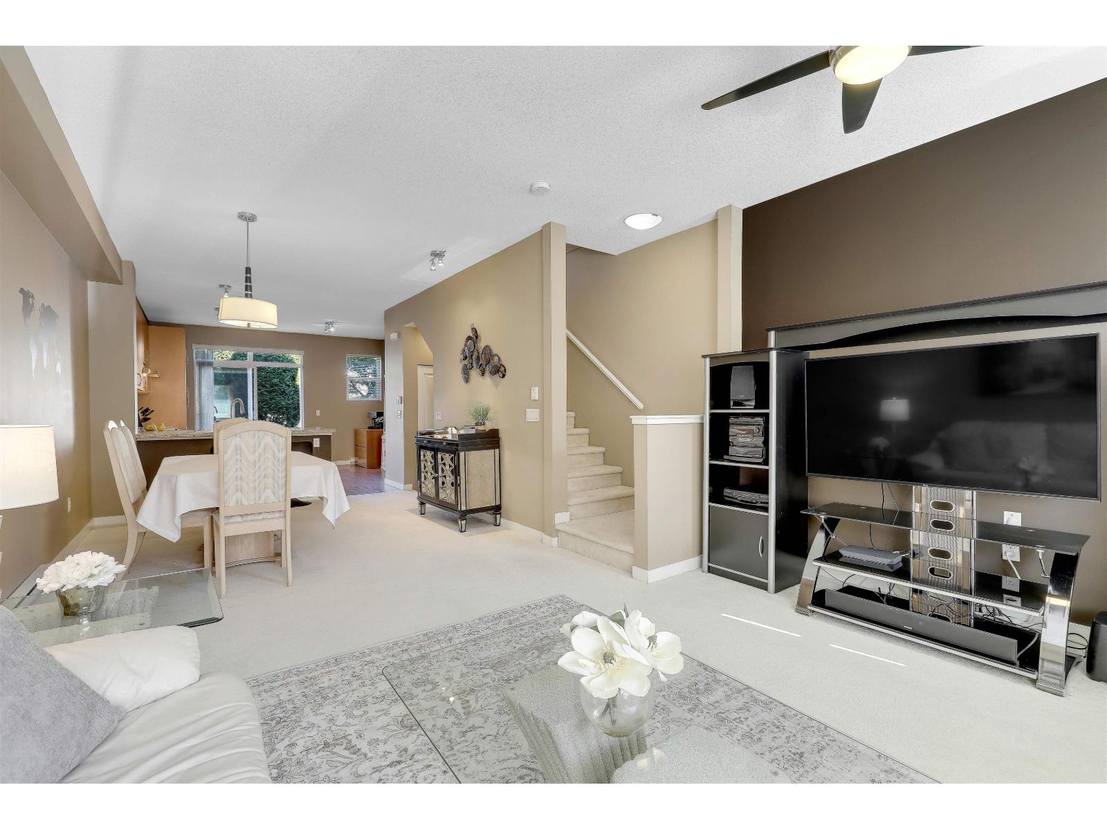 53 2729 158 Street Property Photo 7