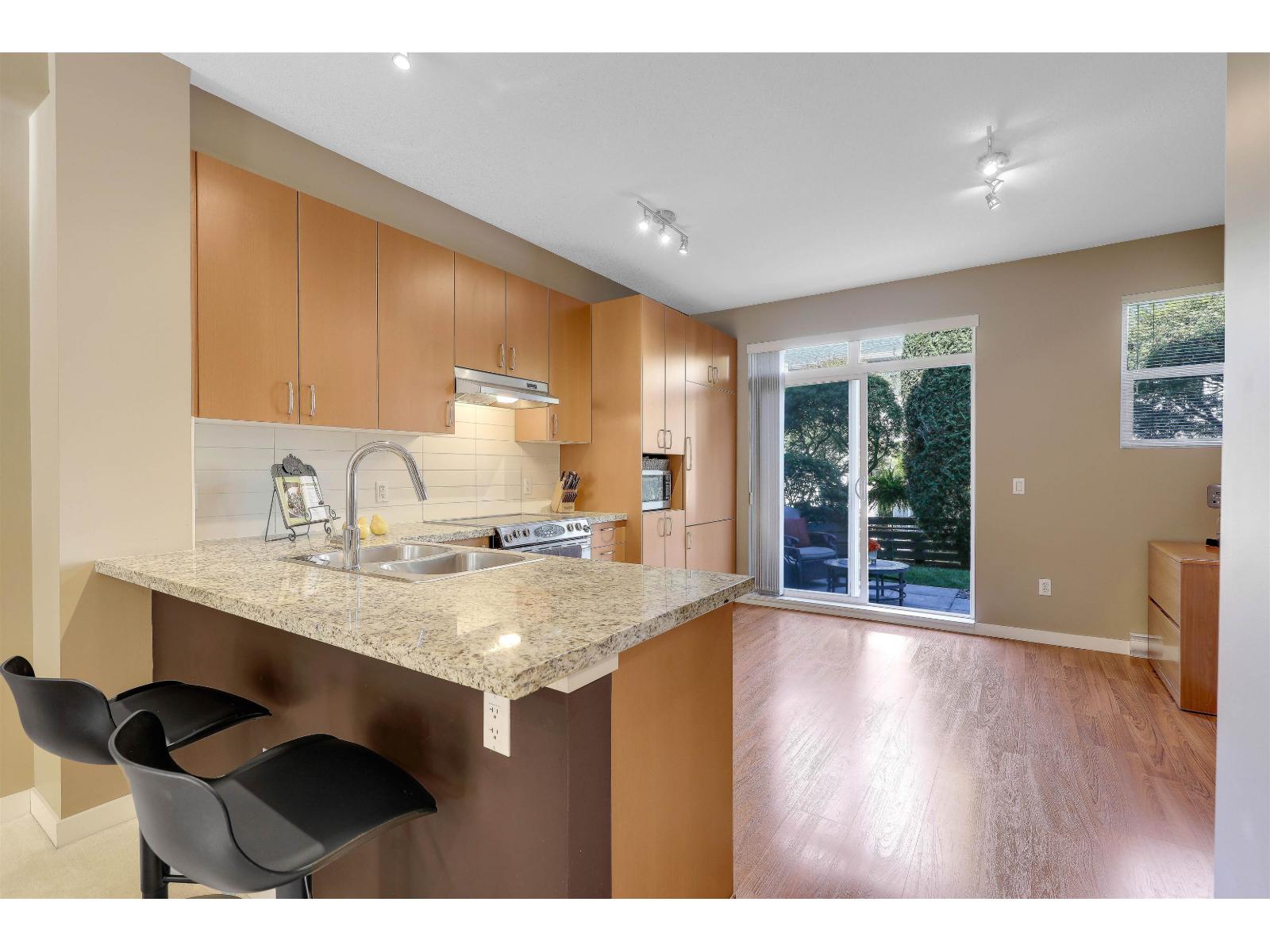53 2729 158 Street Property Photo 10