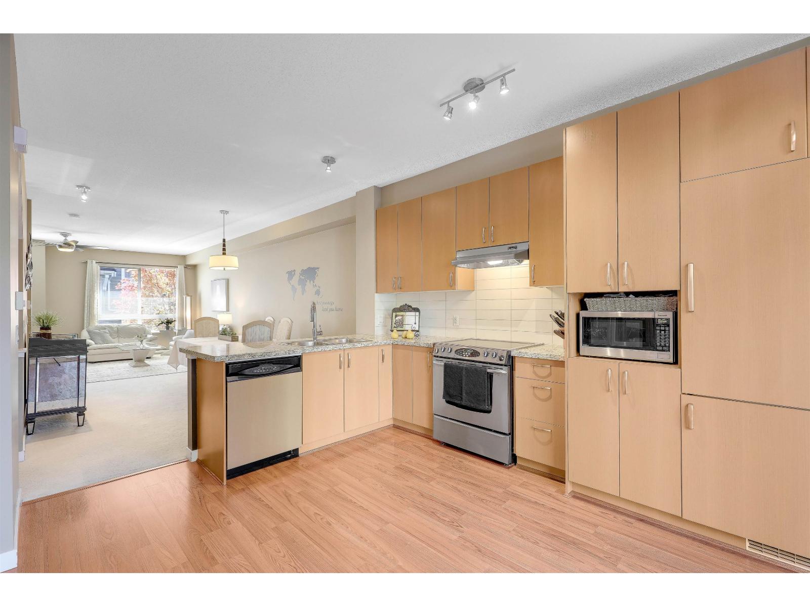 53 2729 158 Street Property Photo 13