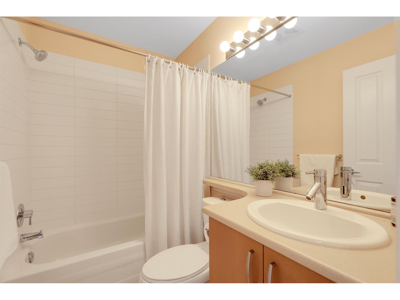 53 2729 158 Street Property Photo 17