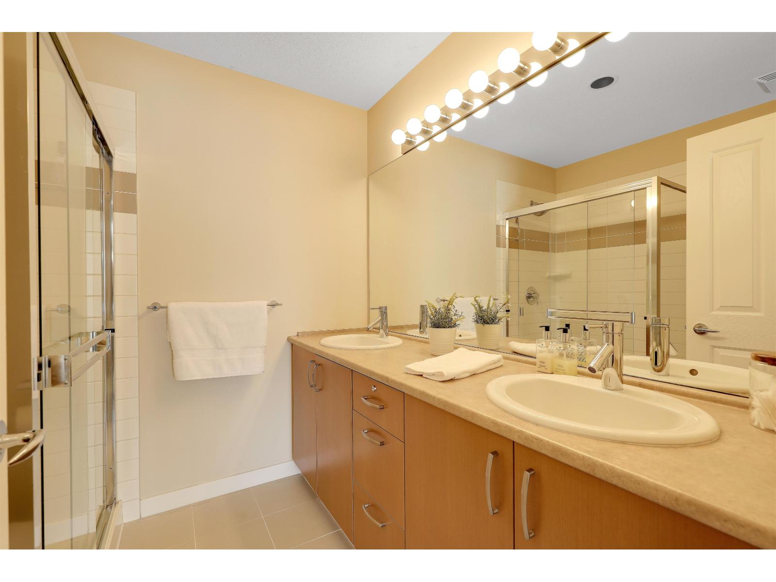 53 2729 158 Street Property Photo 23