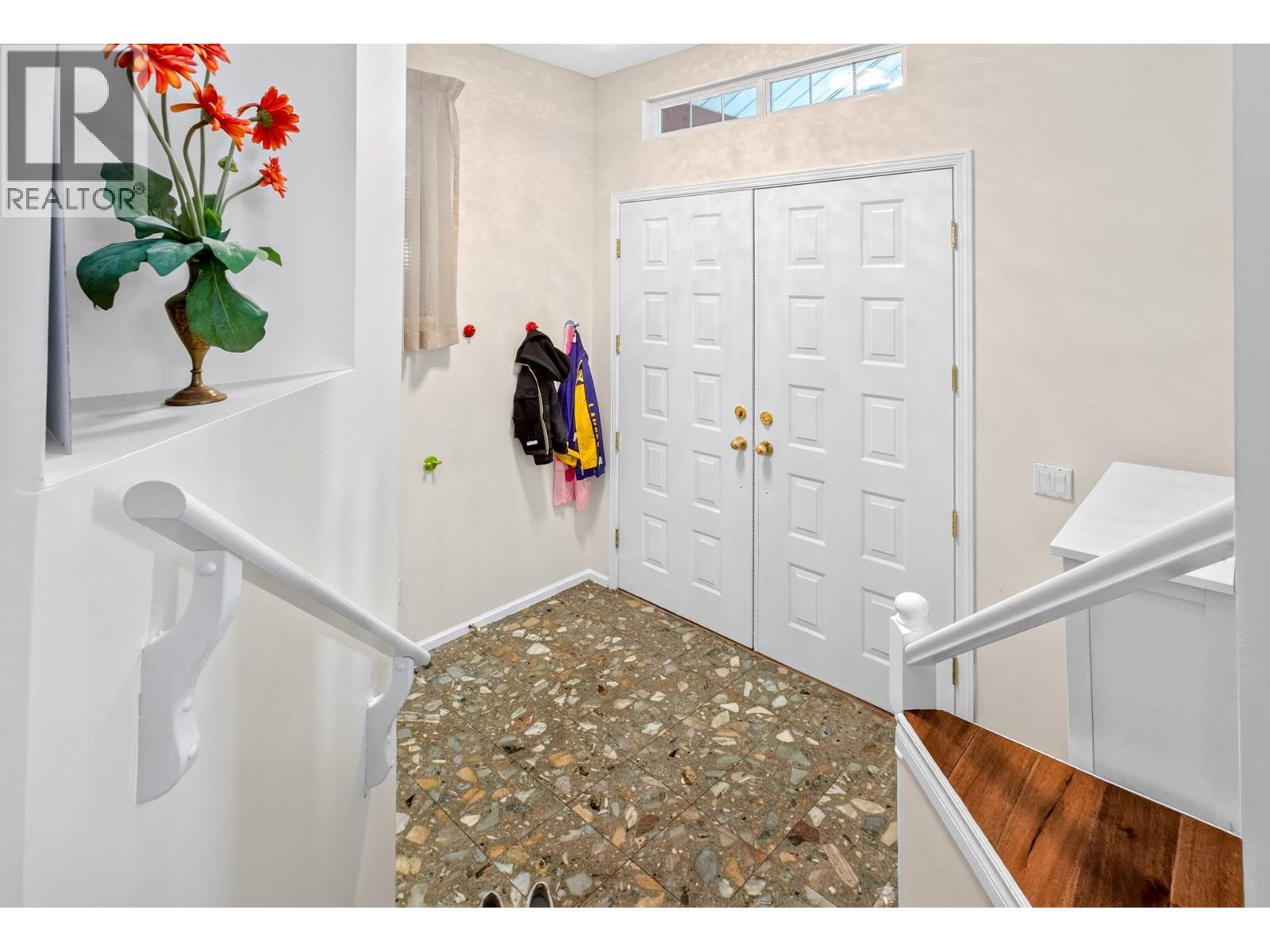 1599 Plateau Crescent Property Photo 3