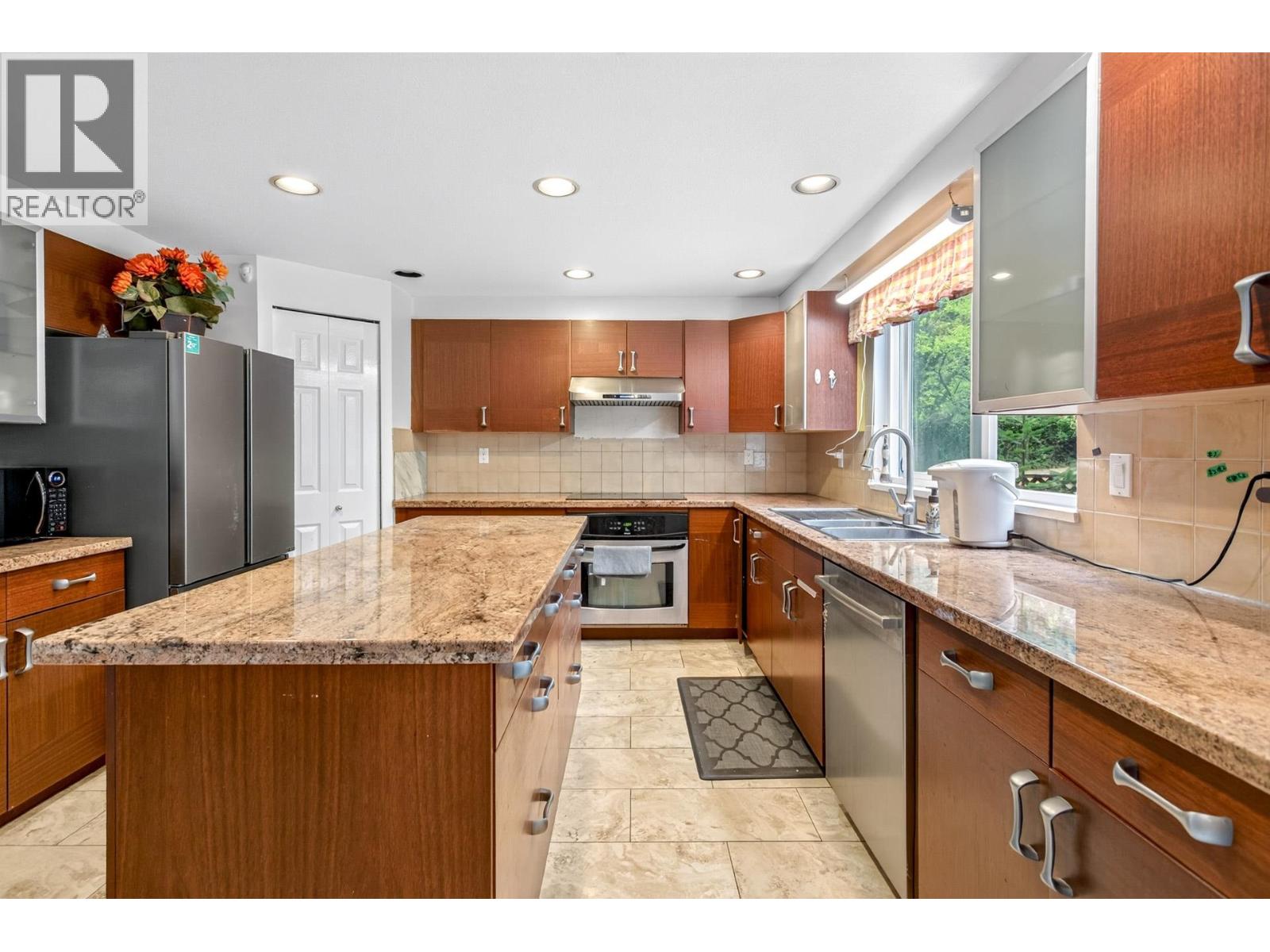 1599 Plateau Crescent Property Photo 10