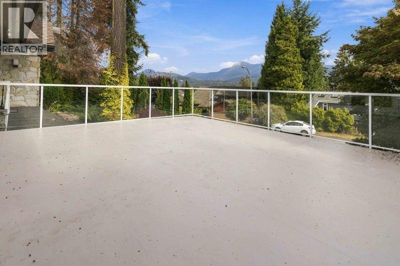 734 CARLETON DRIVE Property Photo 1