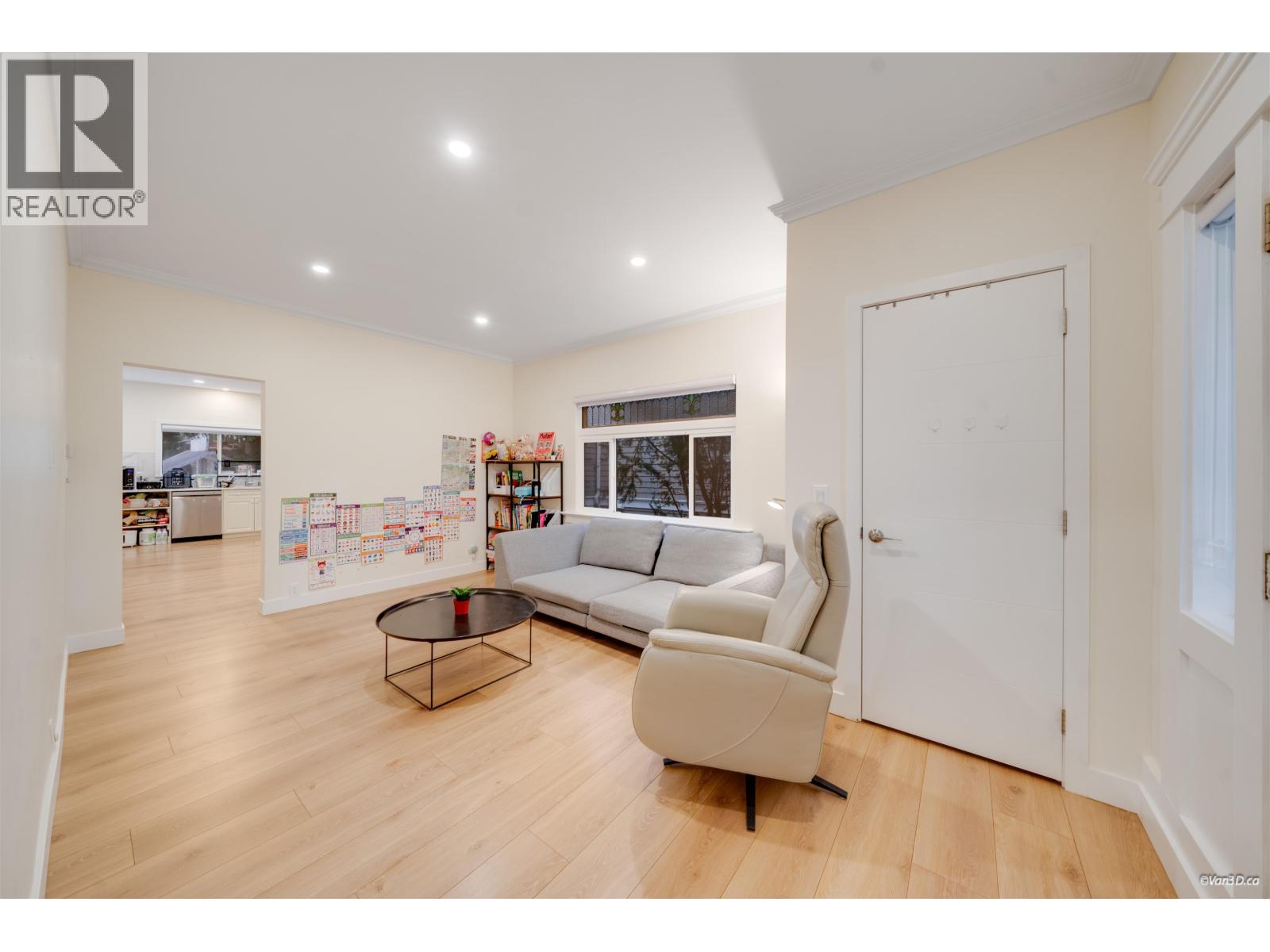 2343 W 45th Avenue Property Photo 4