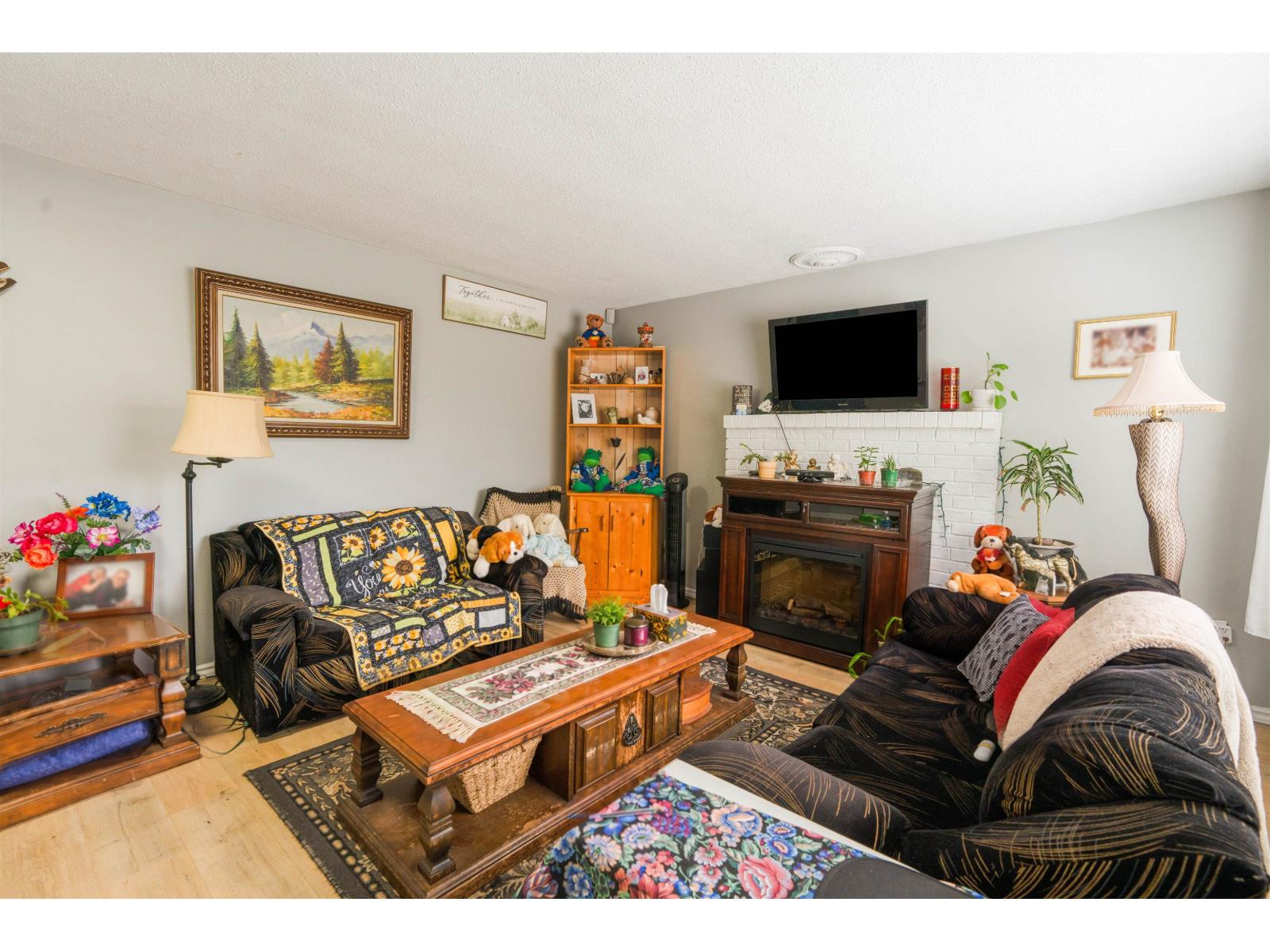 4567 202 Street Property Photo 4