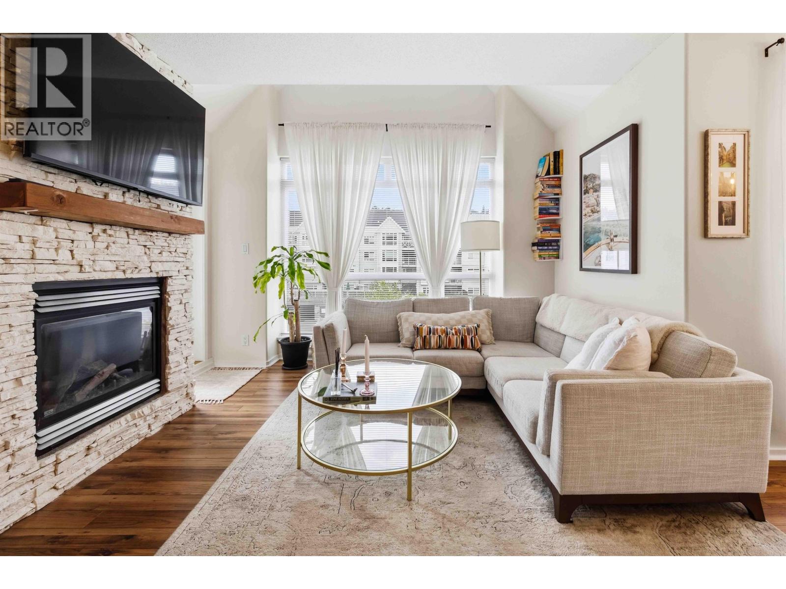 401 3142 ST JOHNS STREET Property Photo 1