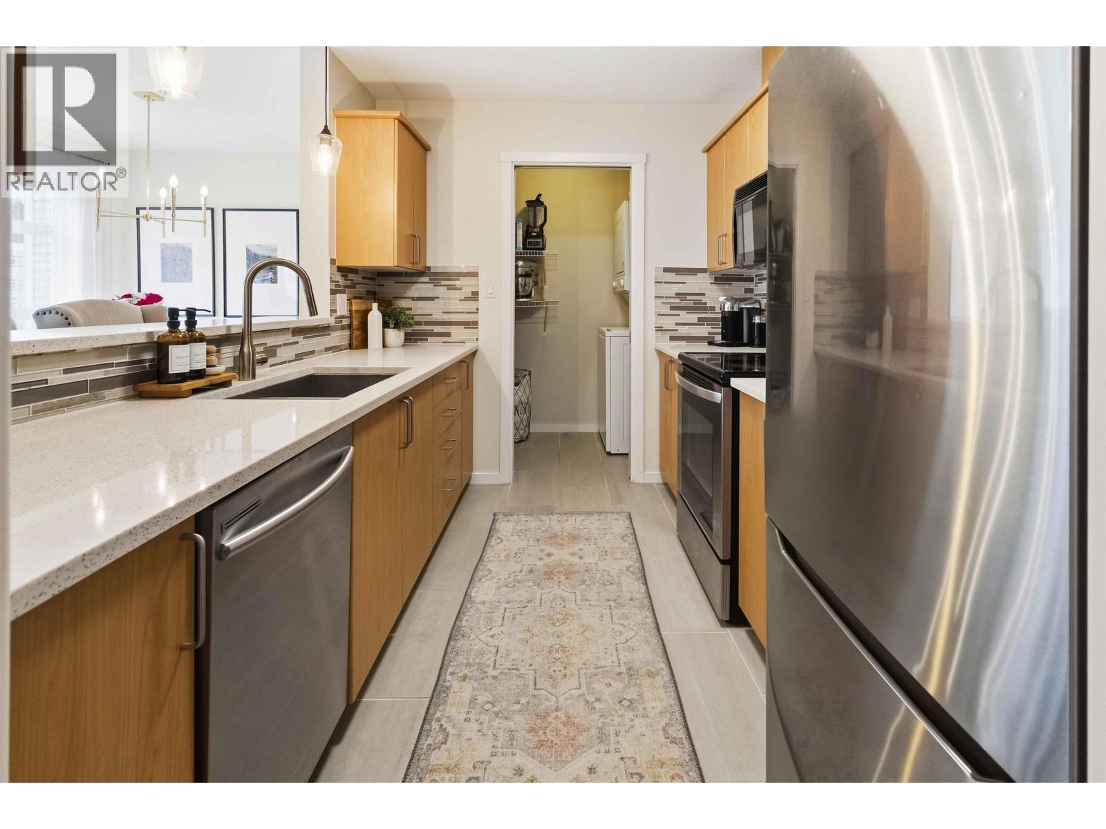 401 3142 St Johns Street Property Photo 6