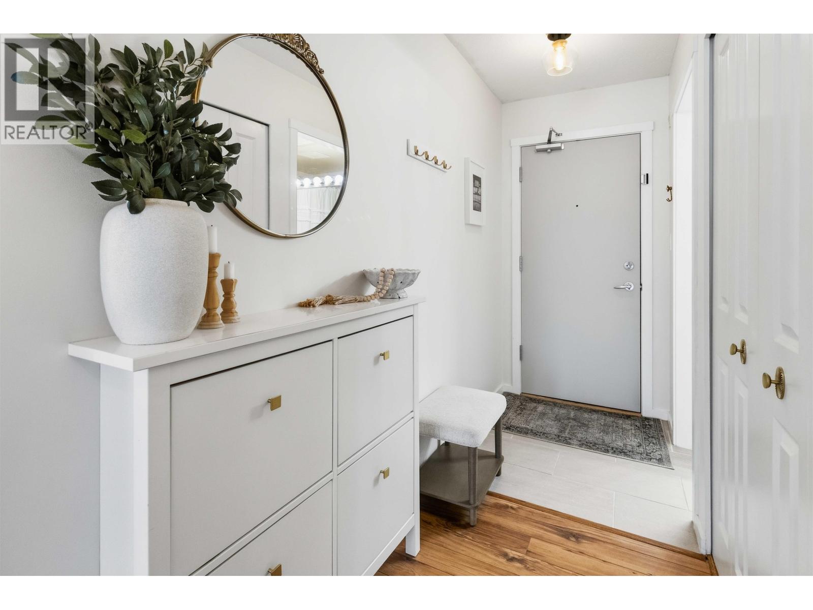 401 3142 St Johns Street Property Photo 10