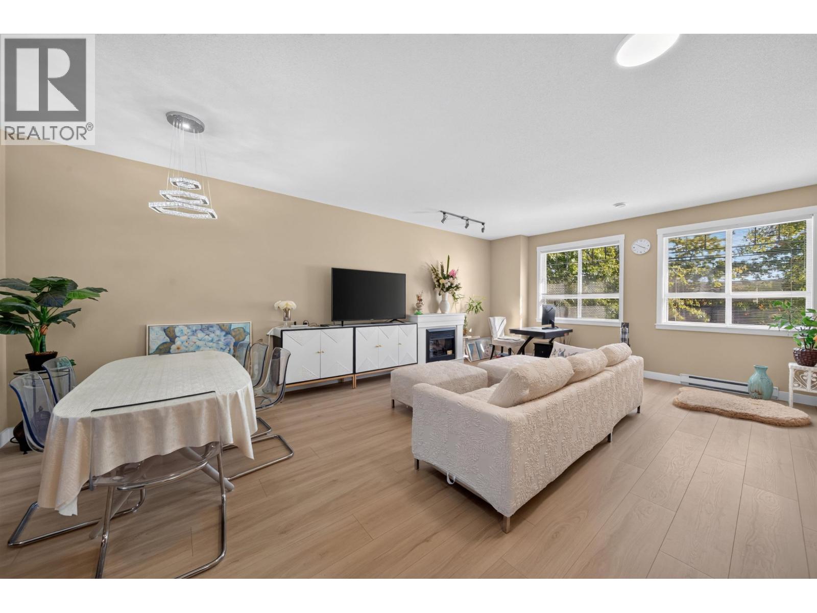 16 11393 Steveston Highway Property Photo 5