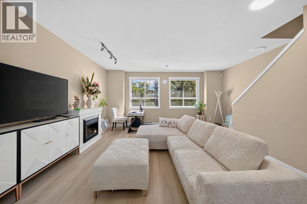 16 11393 Steveston Highway Property Photo 14