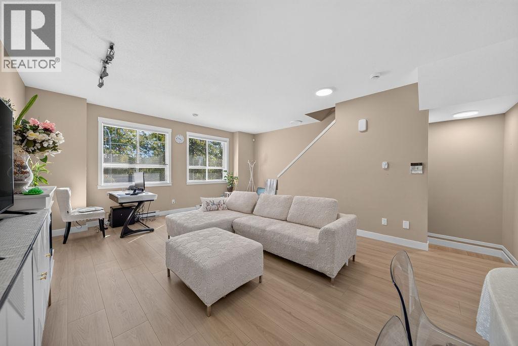 16 11393 Steveston Highway Property Photo 15