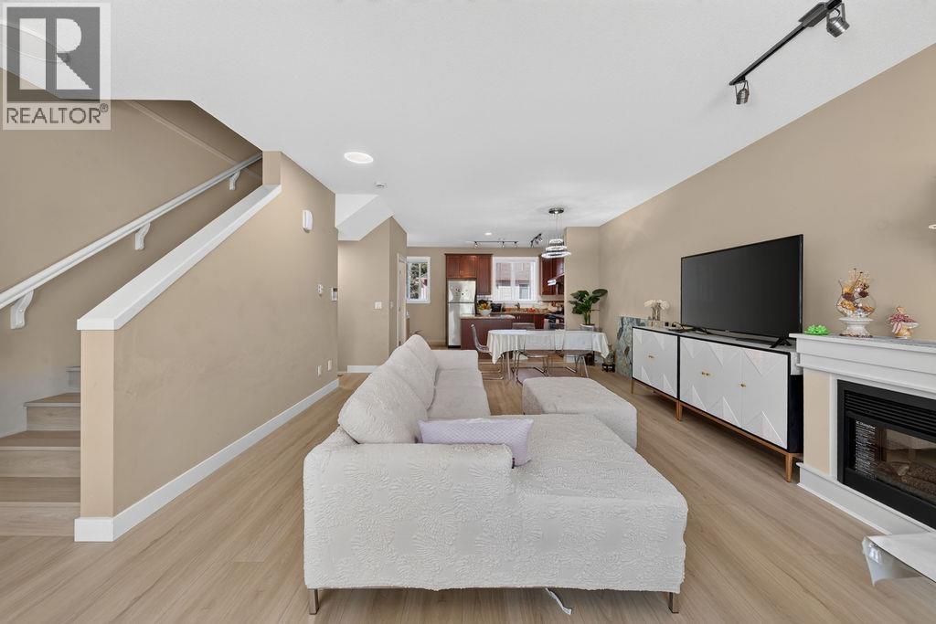 16 11393 Steveston Highway Property Photo 25