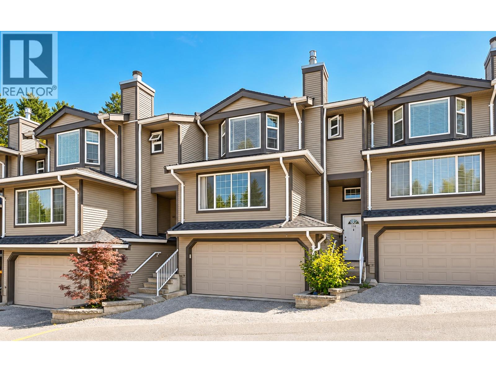 138 1140 CASTLE CRESCENT Property Photo 1