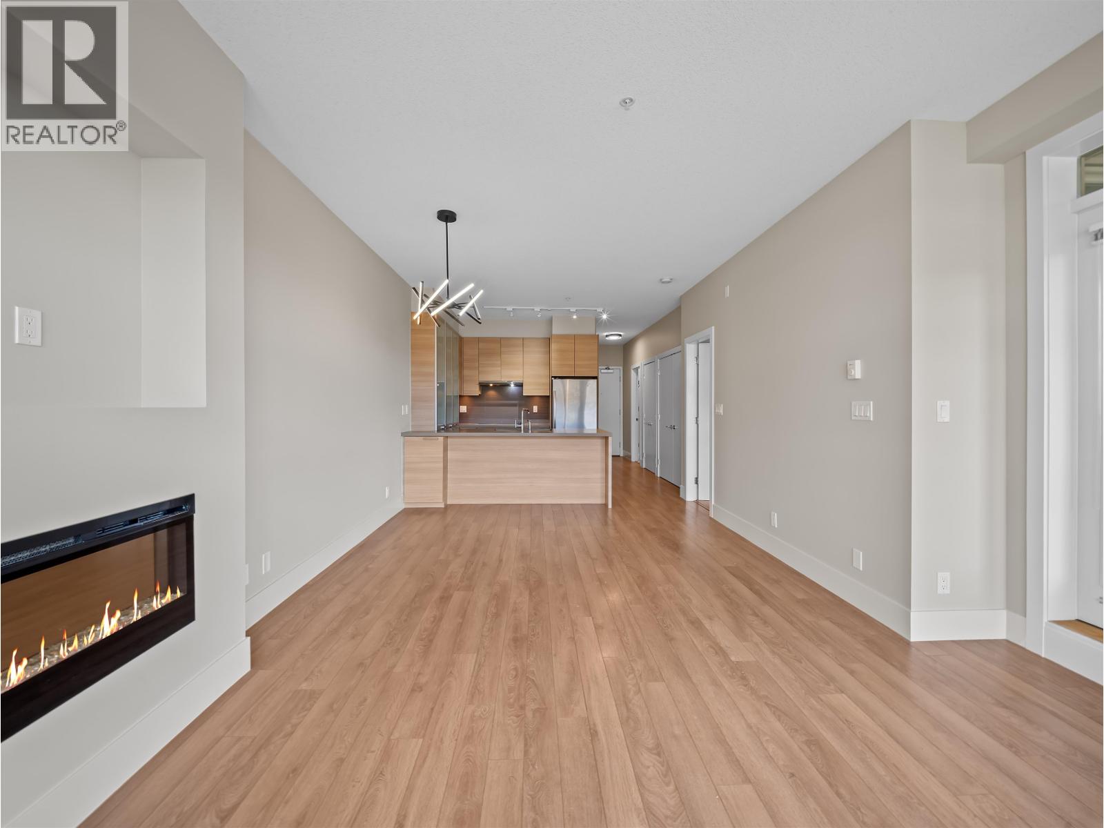 215 3606 Aldercrest Drive Property Photo 10