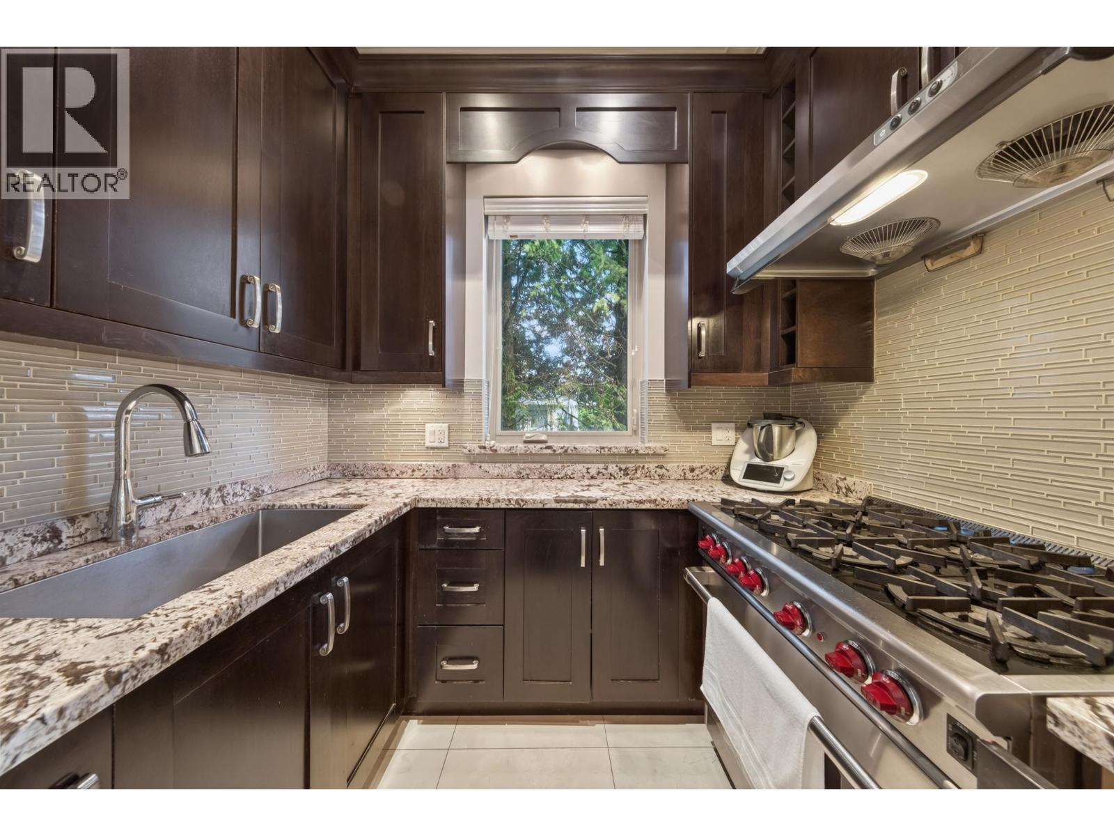 4810 Hudson Street Property Photo 18