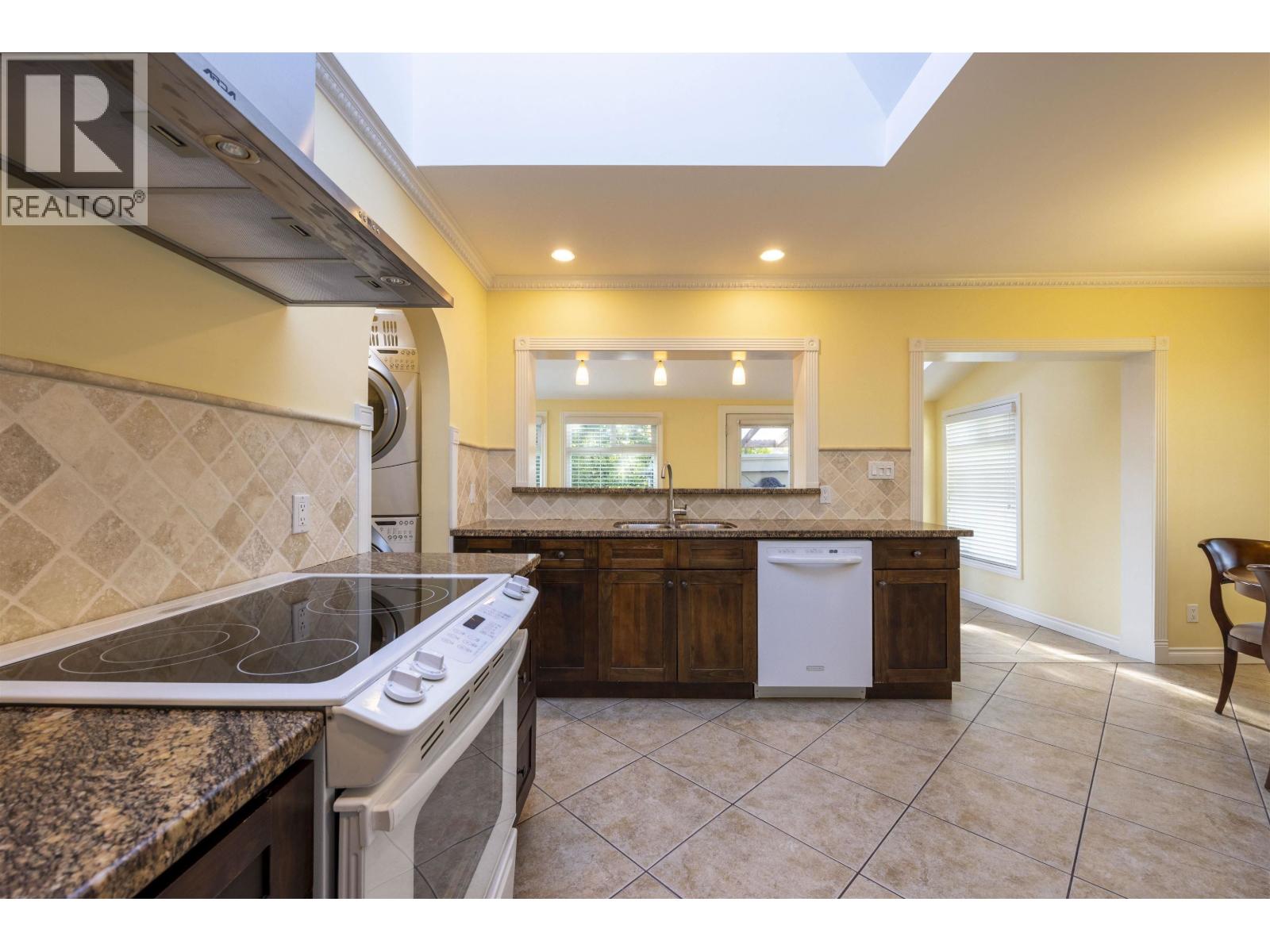 7720 7722 Graham Avenue Property Photo 5