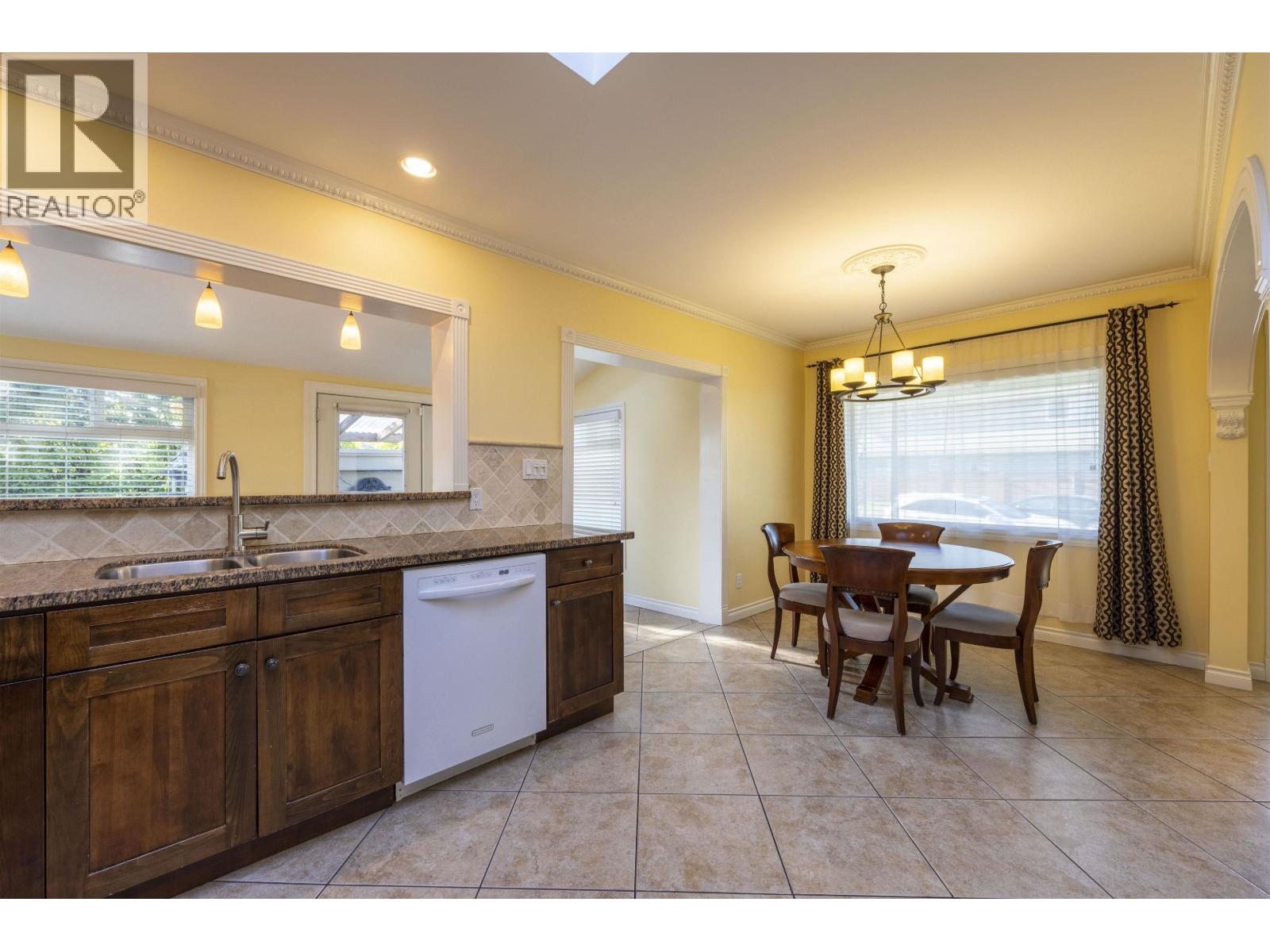 7720 7722 Graham Avenue Property Photo 8