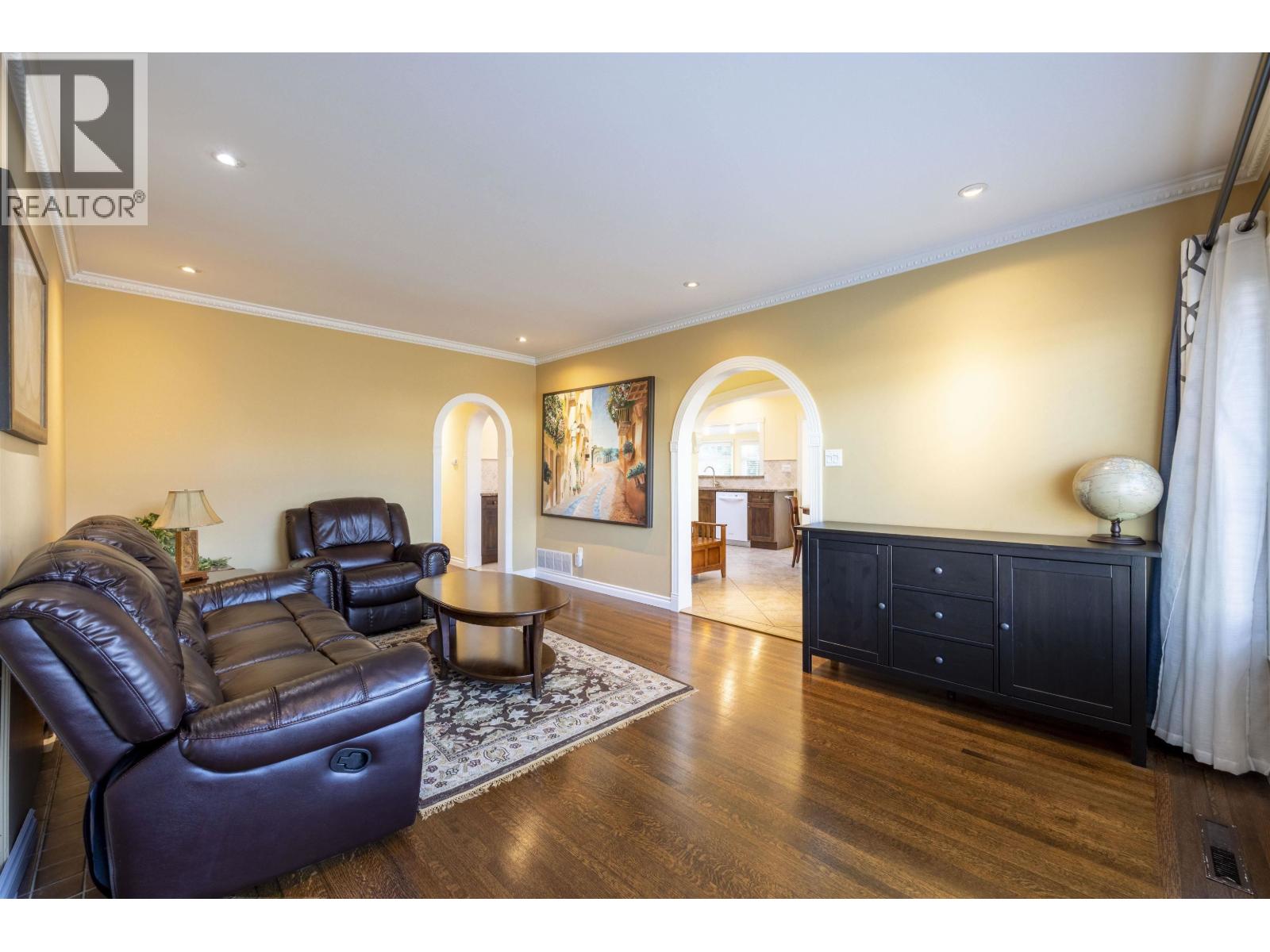 7720 7722 Graham Avenue Property Photo 9