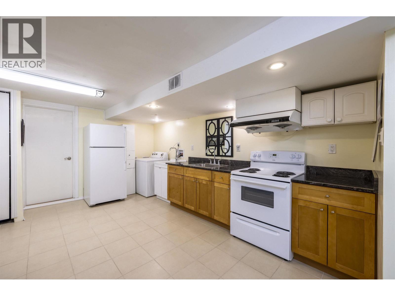 7720 7722 Graham Avenue Property Photo 22