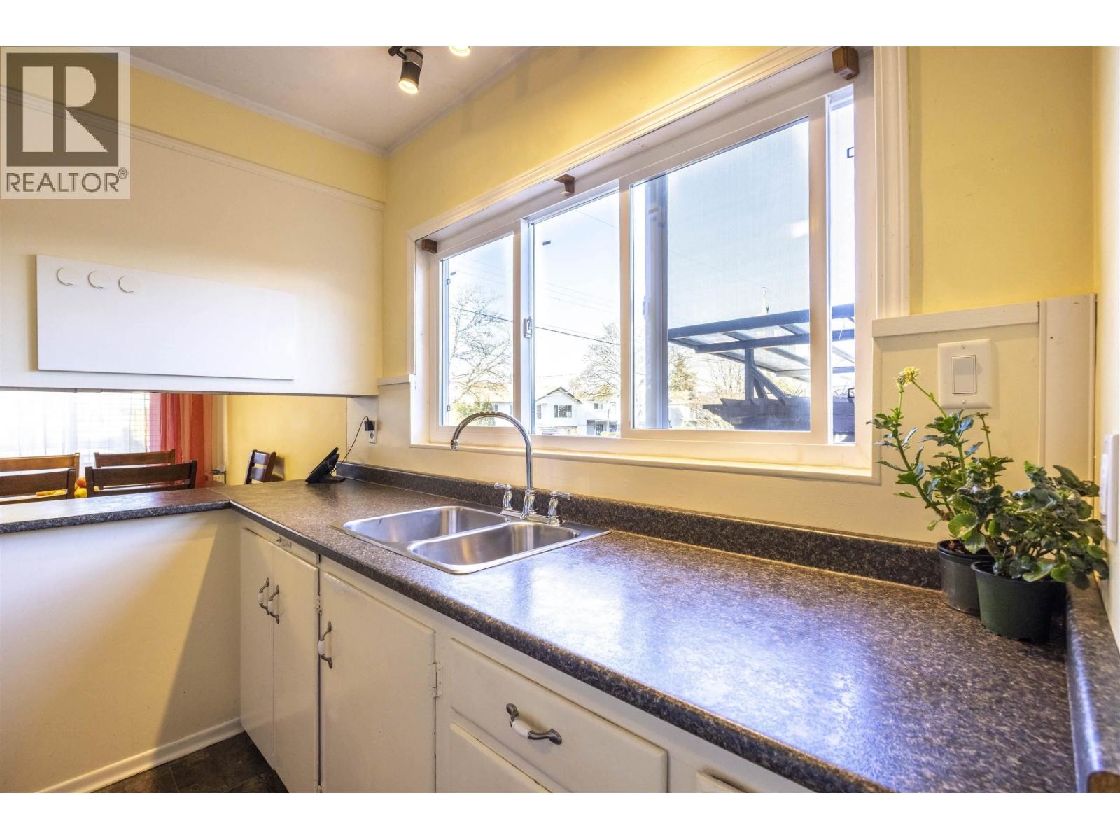 7720 7722 Graham Avenue Property Photo 29