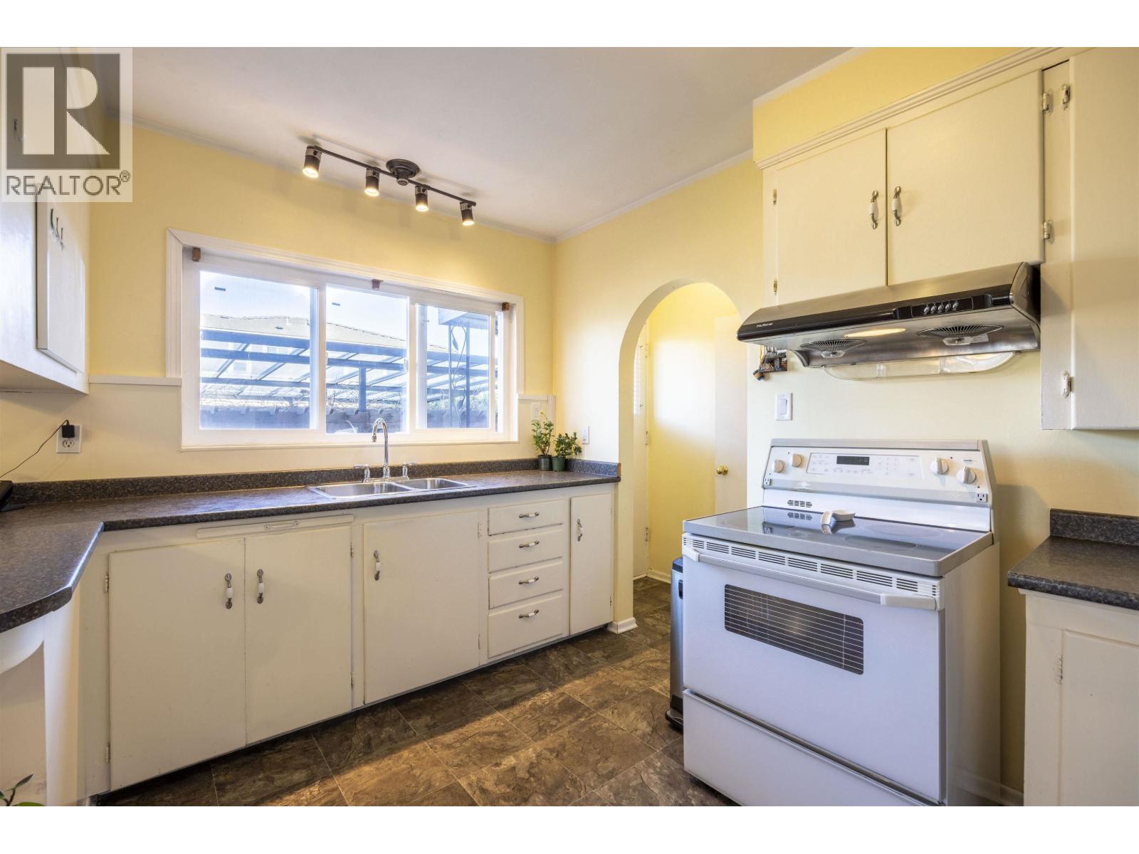 7720 7722 Graham Avenue Property Photo 30