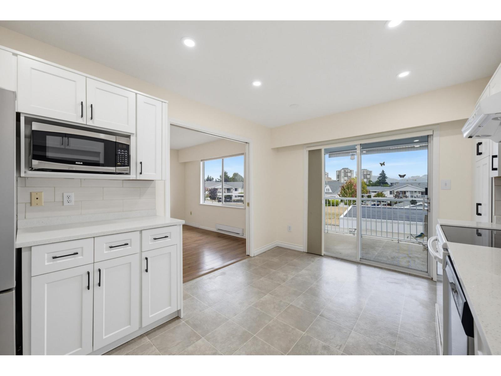 100 32691 Garibaldi Drive Property Photo 6