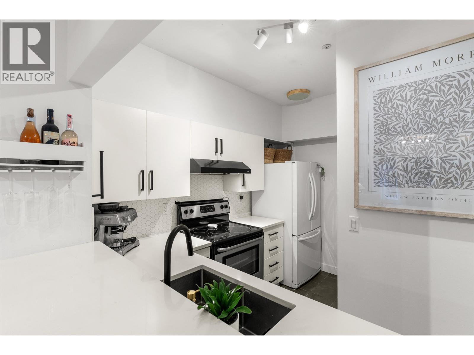 109 1369 56 Street Property Photo 7