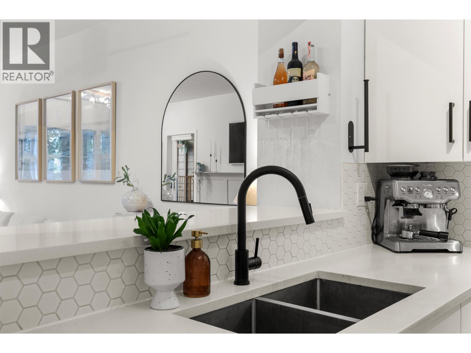109 1369 56 Street Property Photo 9