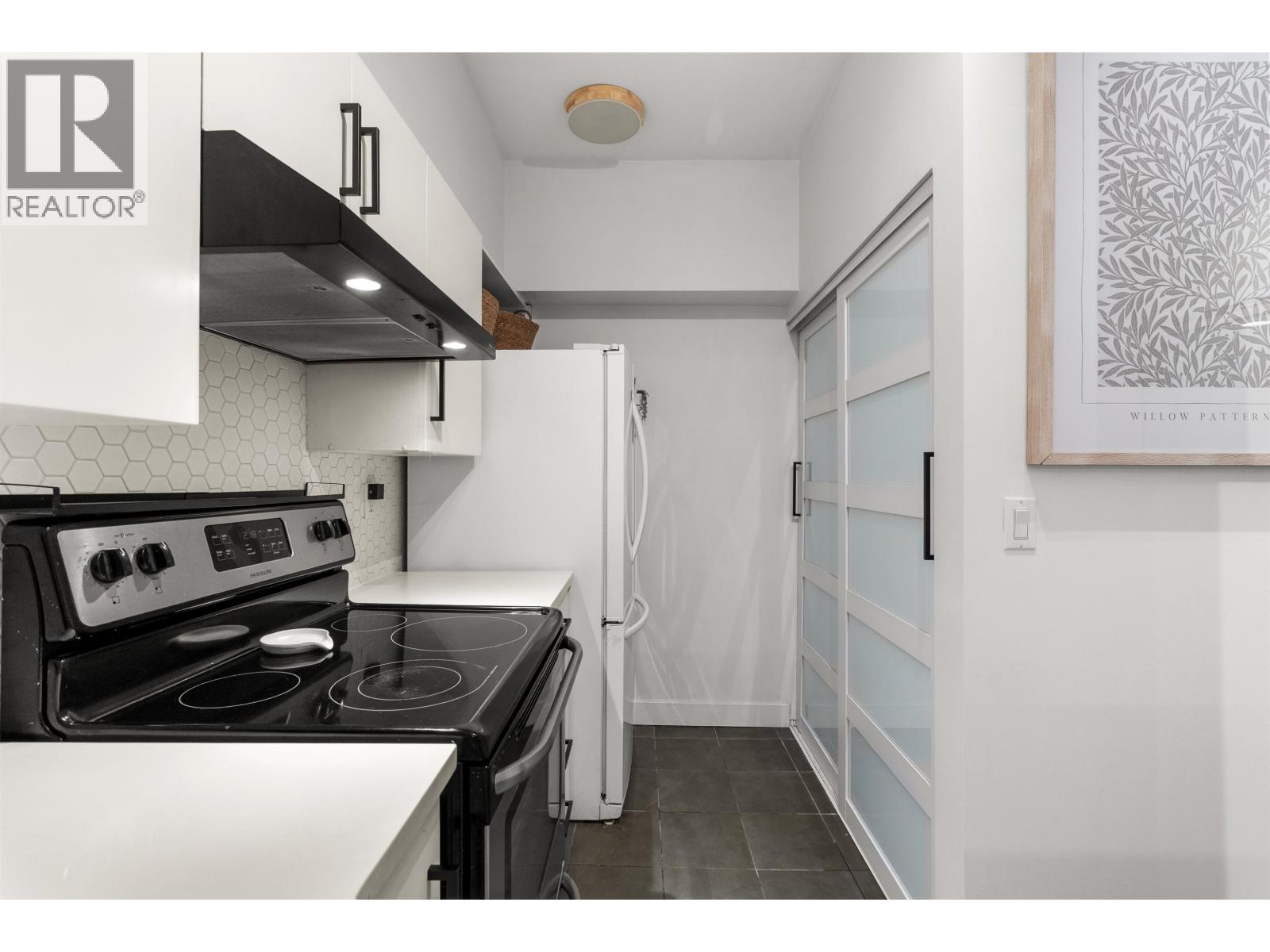 109 1369 56 Street Property Photo 10