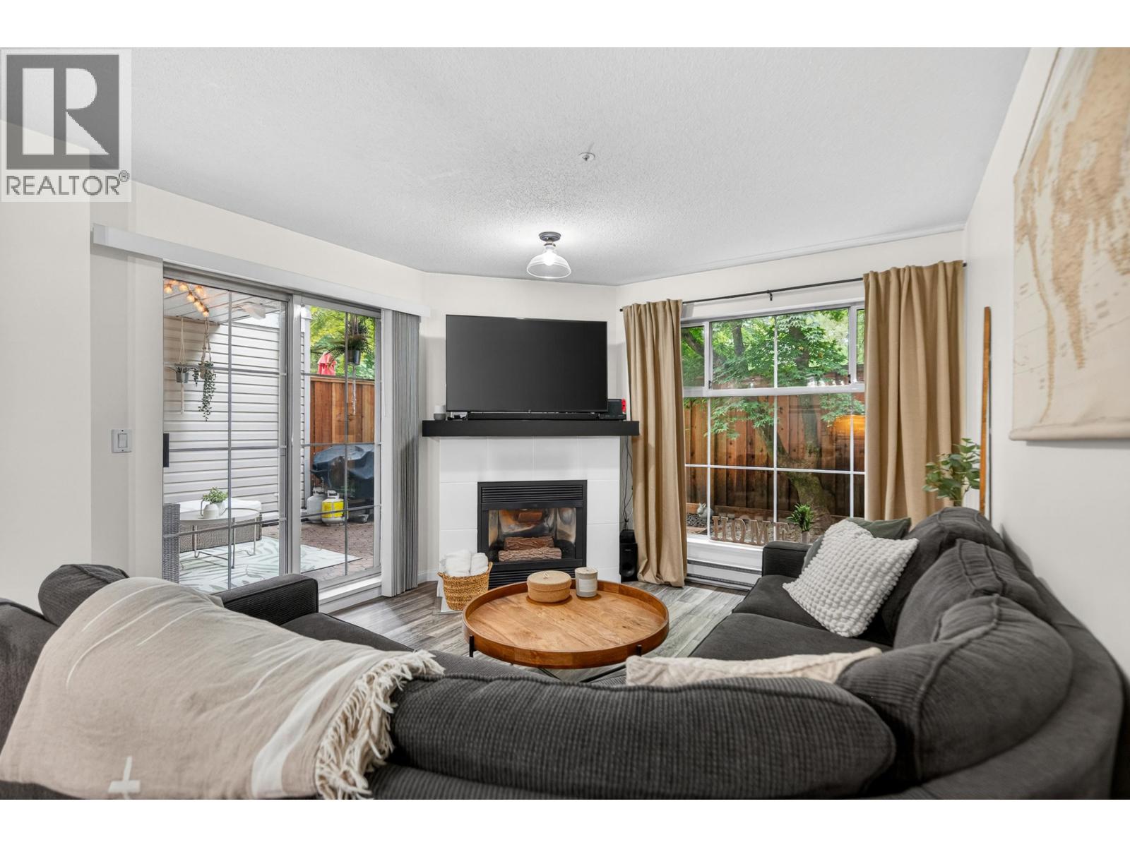 121 2678 Dixon Street Property Photo 1