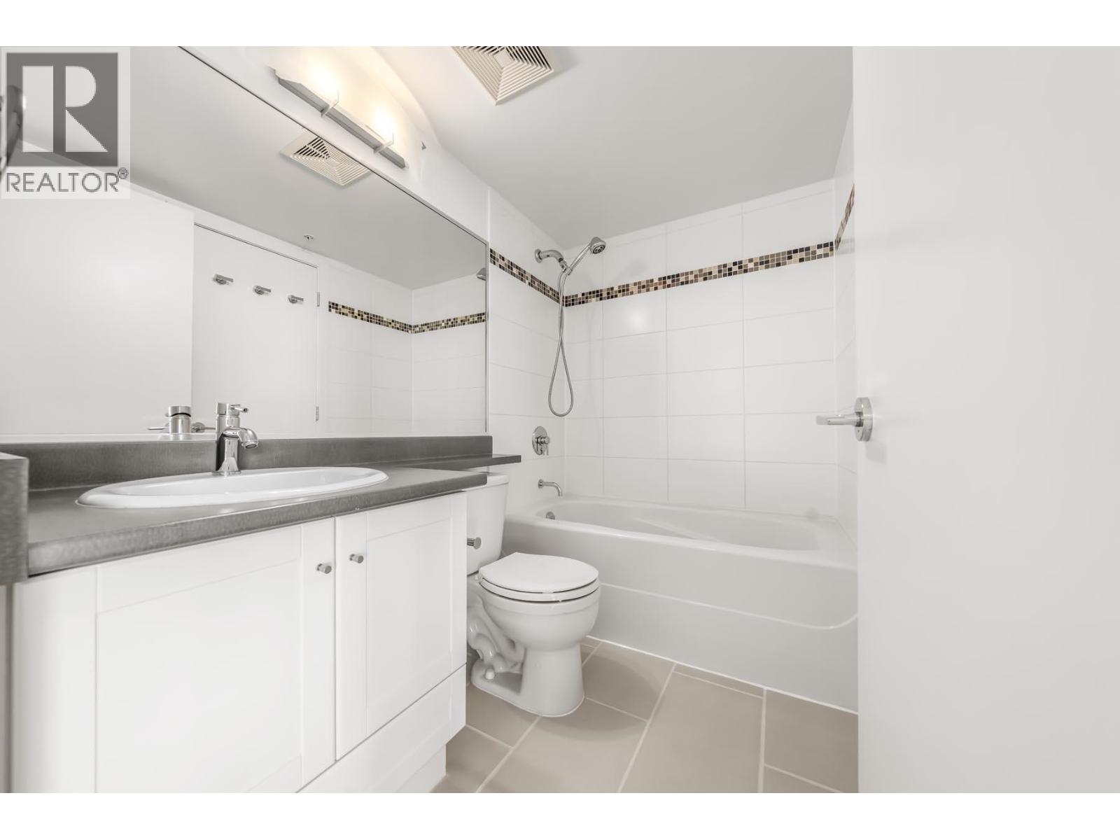 601 813 Agnes Street Property Photo 16