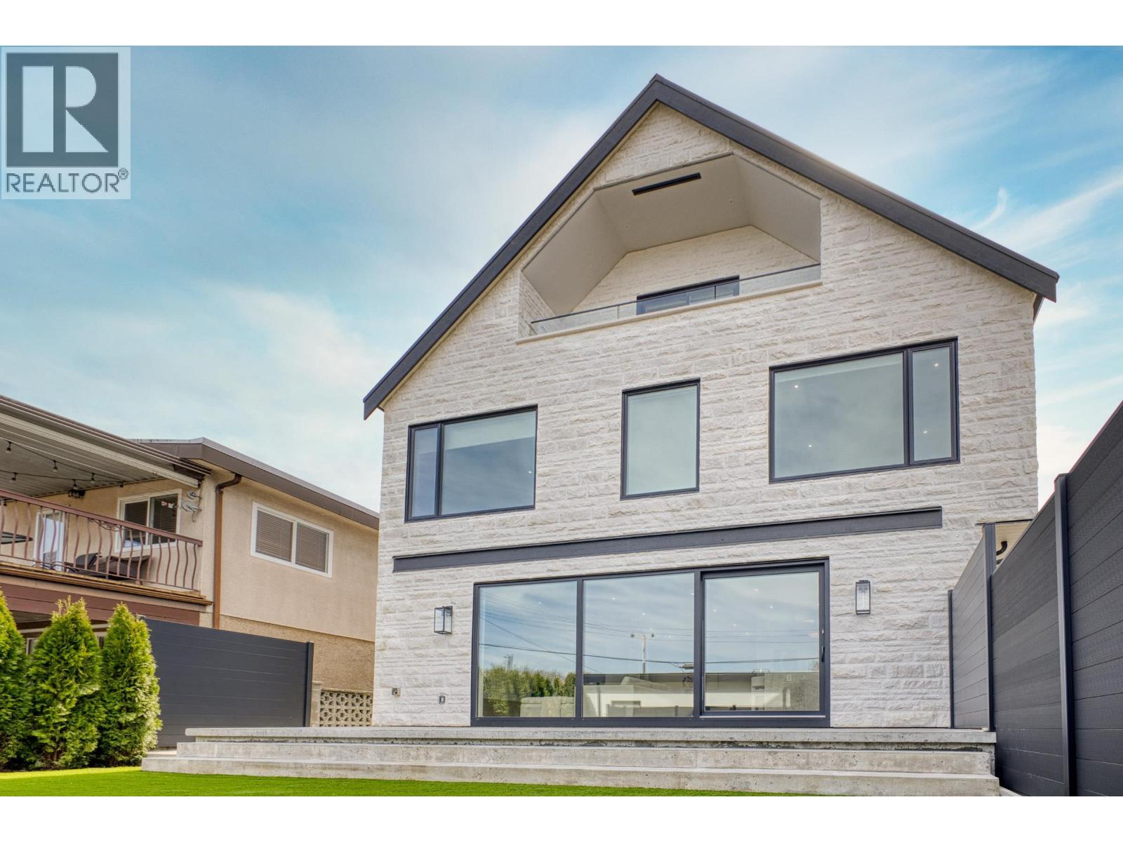 2 2425 Kitchener Street Property Photo 4