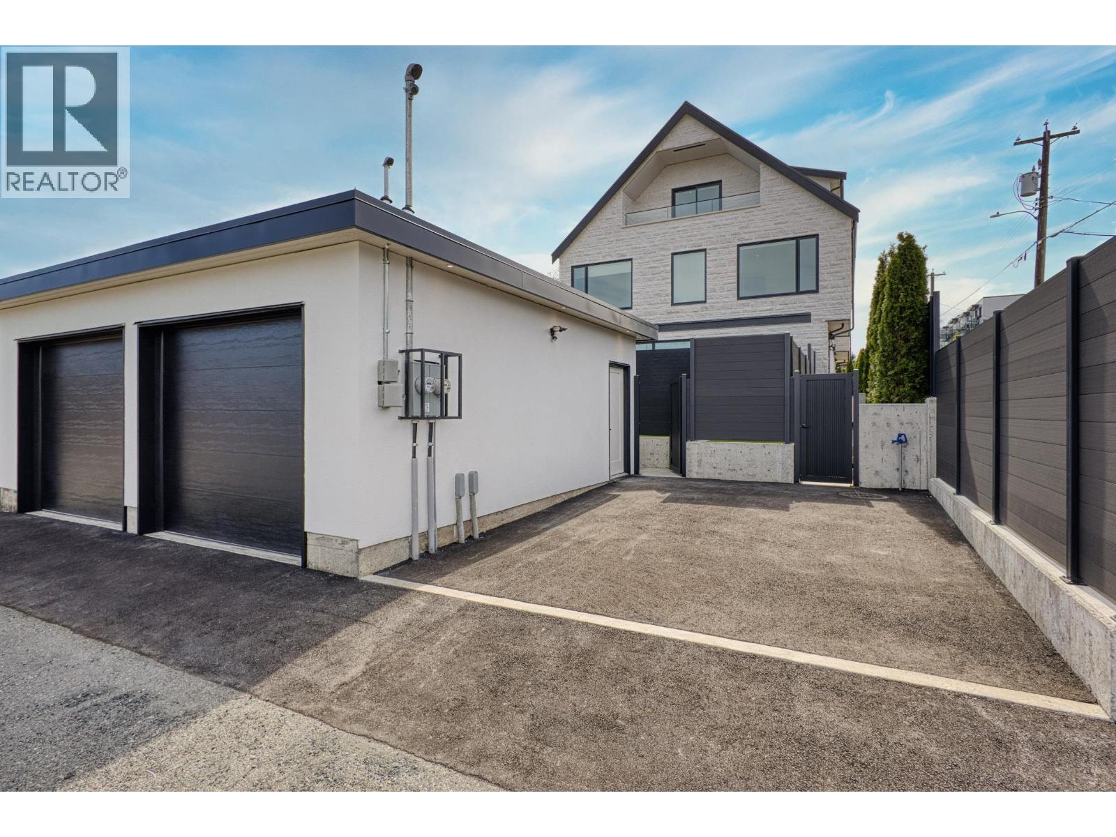 2 2425 Kitchener Street Property Photo 5