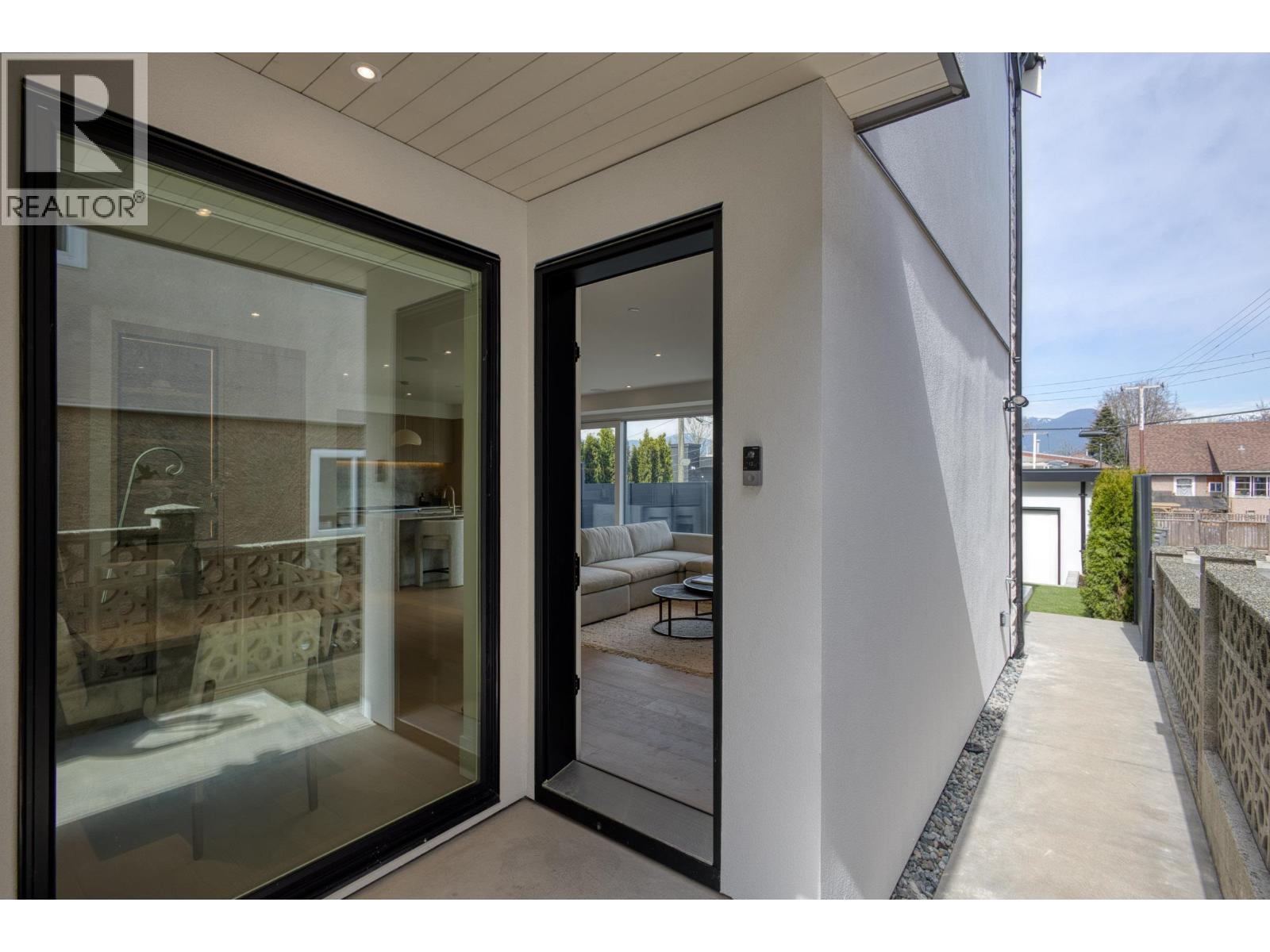 2 2425 Kitchener Street Property Photo 6