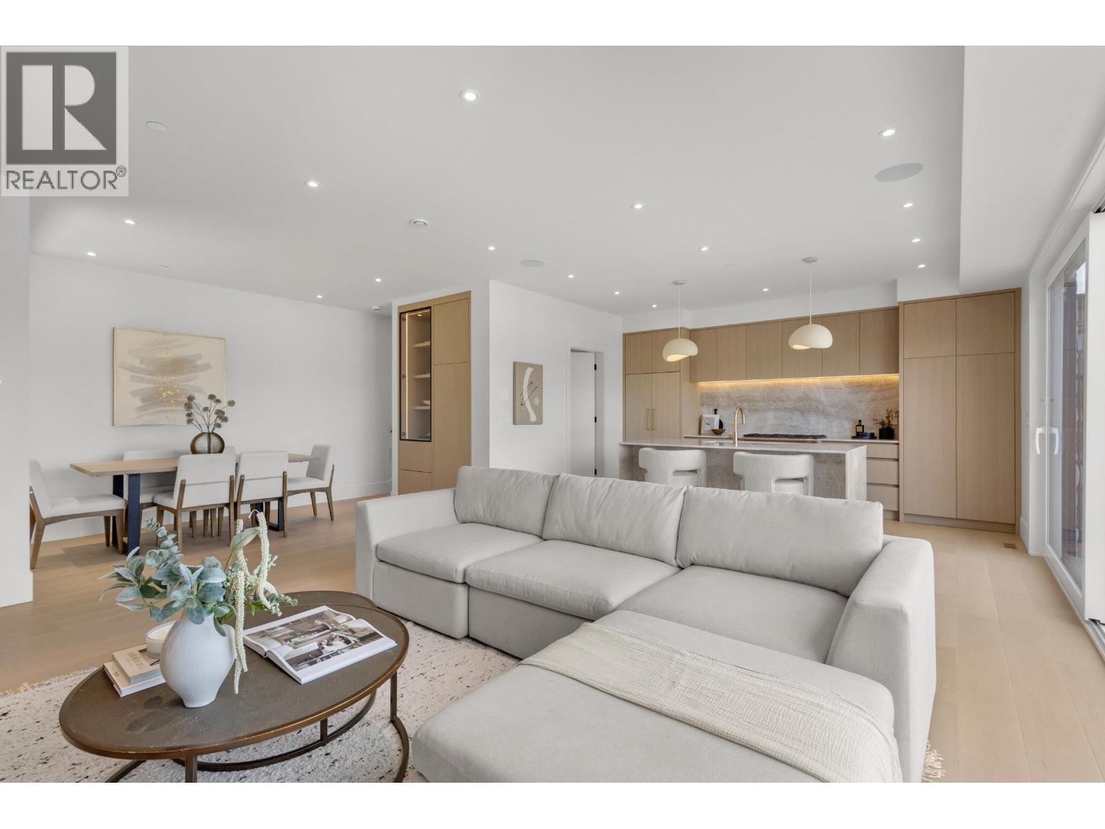 2 2425 Kitchener Street Property Photo 8