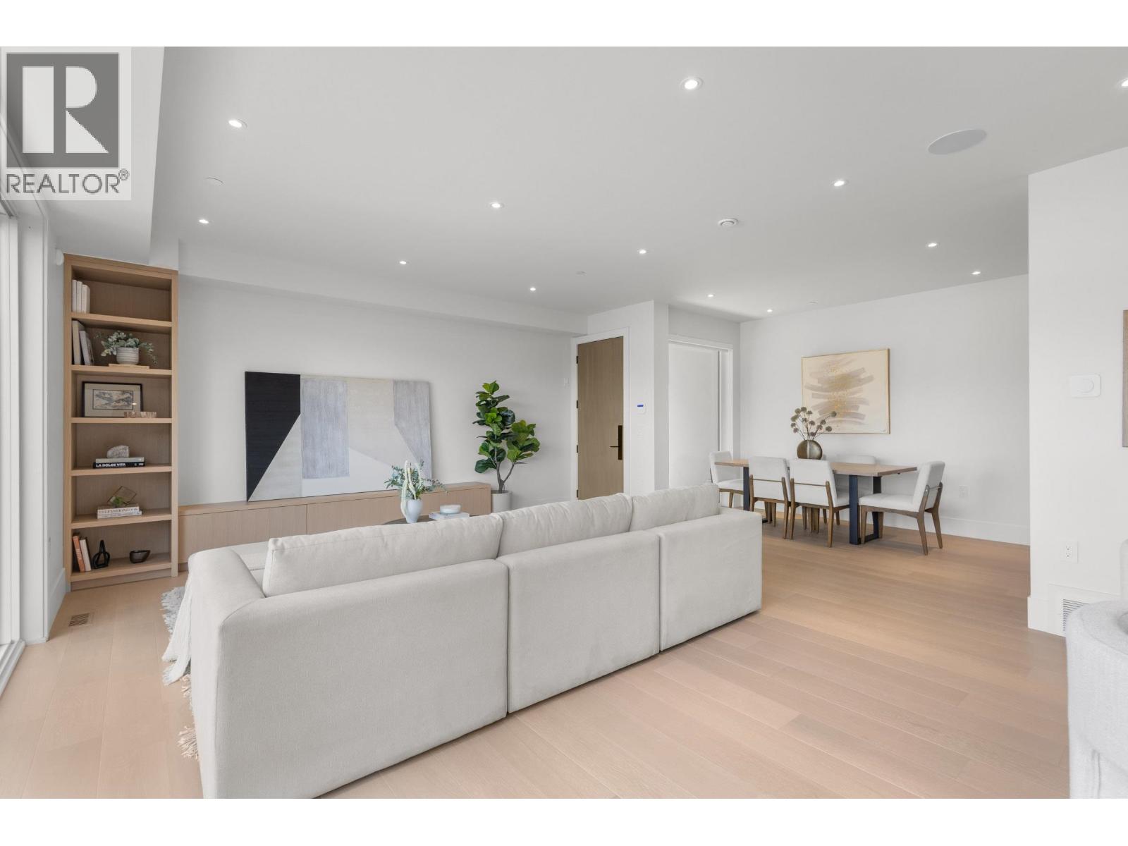 2 2425 Kitchener Street Property Photo 9