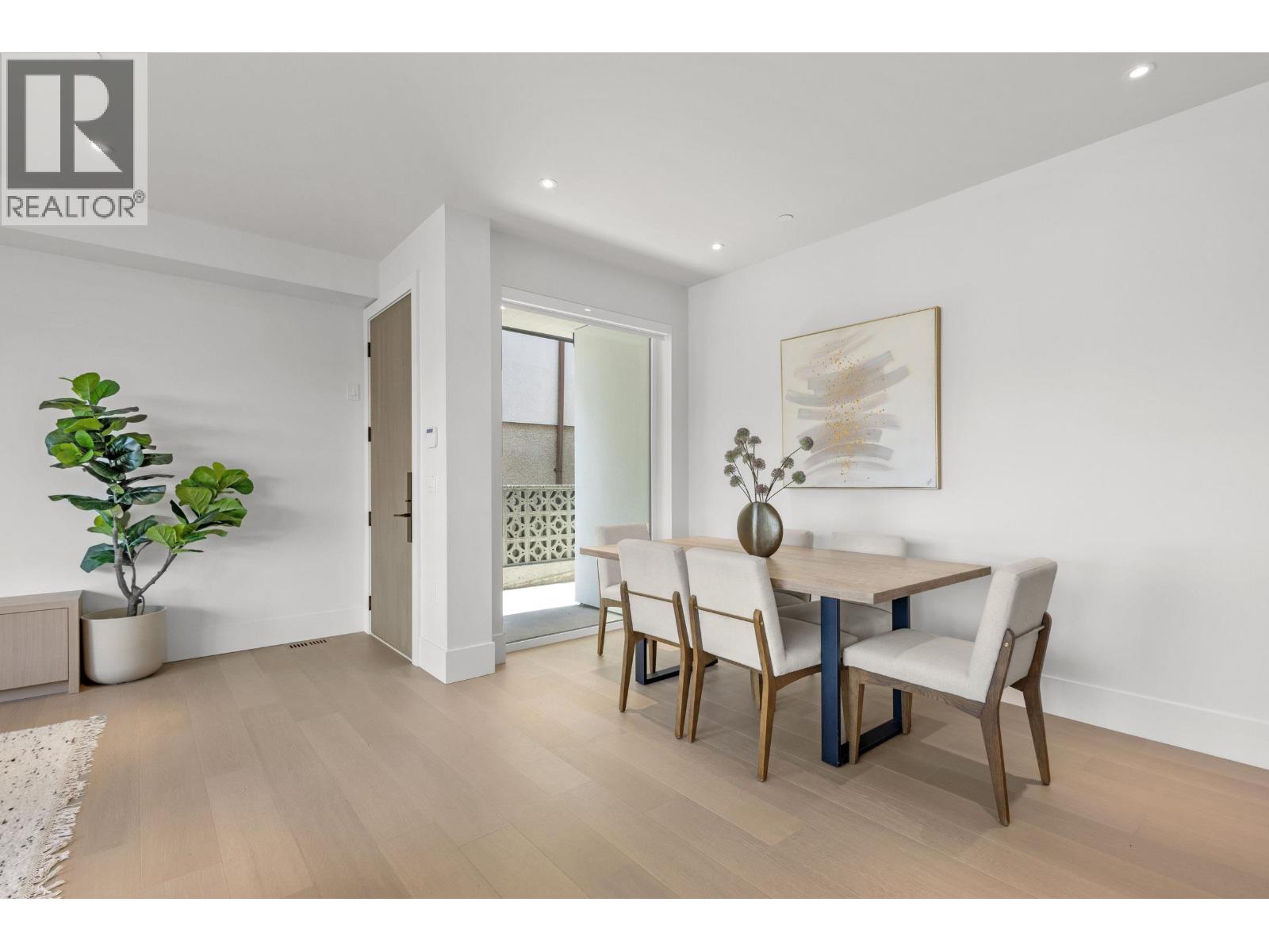 2 2425 Kitchener Street Property Photo 10