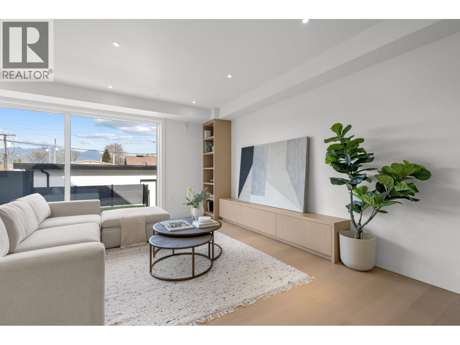 2 2425 Kitchener Street Property Photo 11