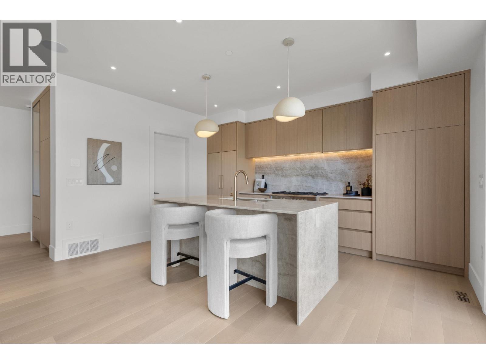 2 2425 Kitchener Street Property Photo 12