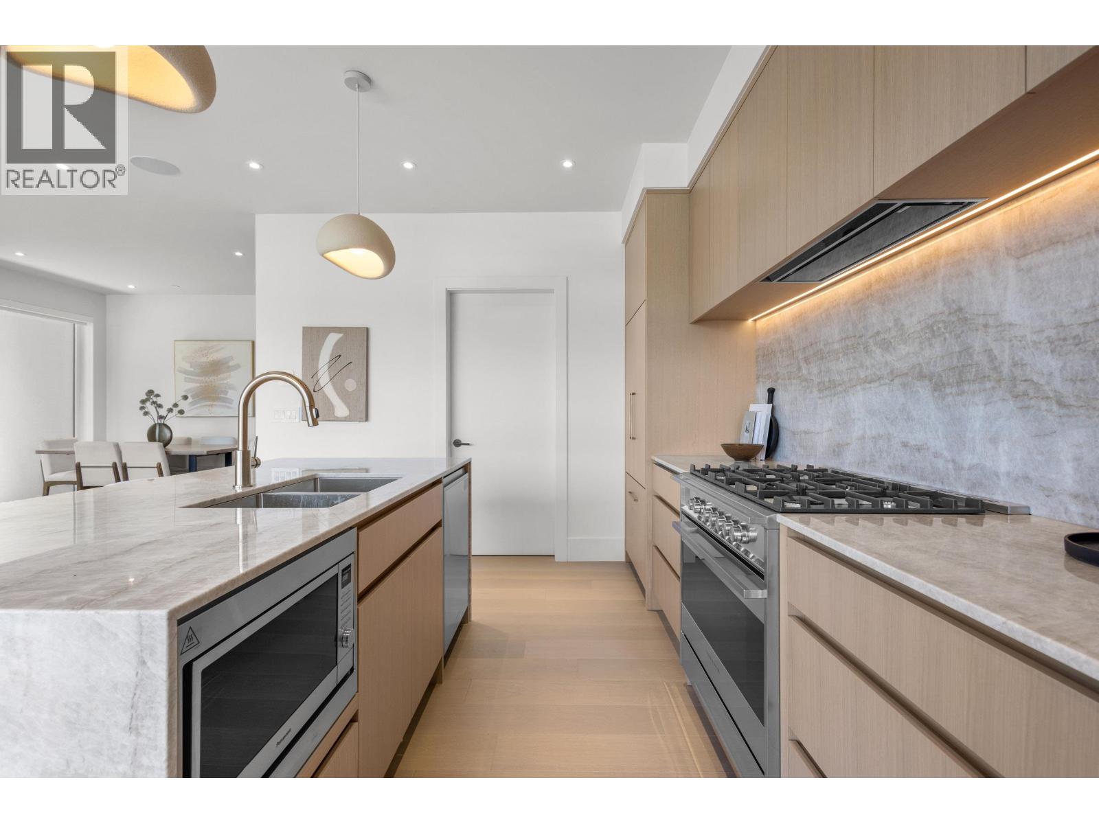 2 2425 Kitchener Street Property Photo 13