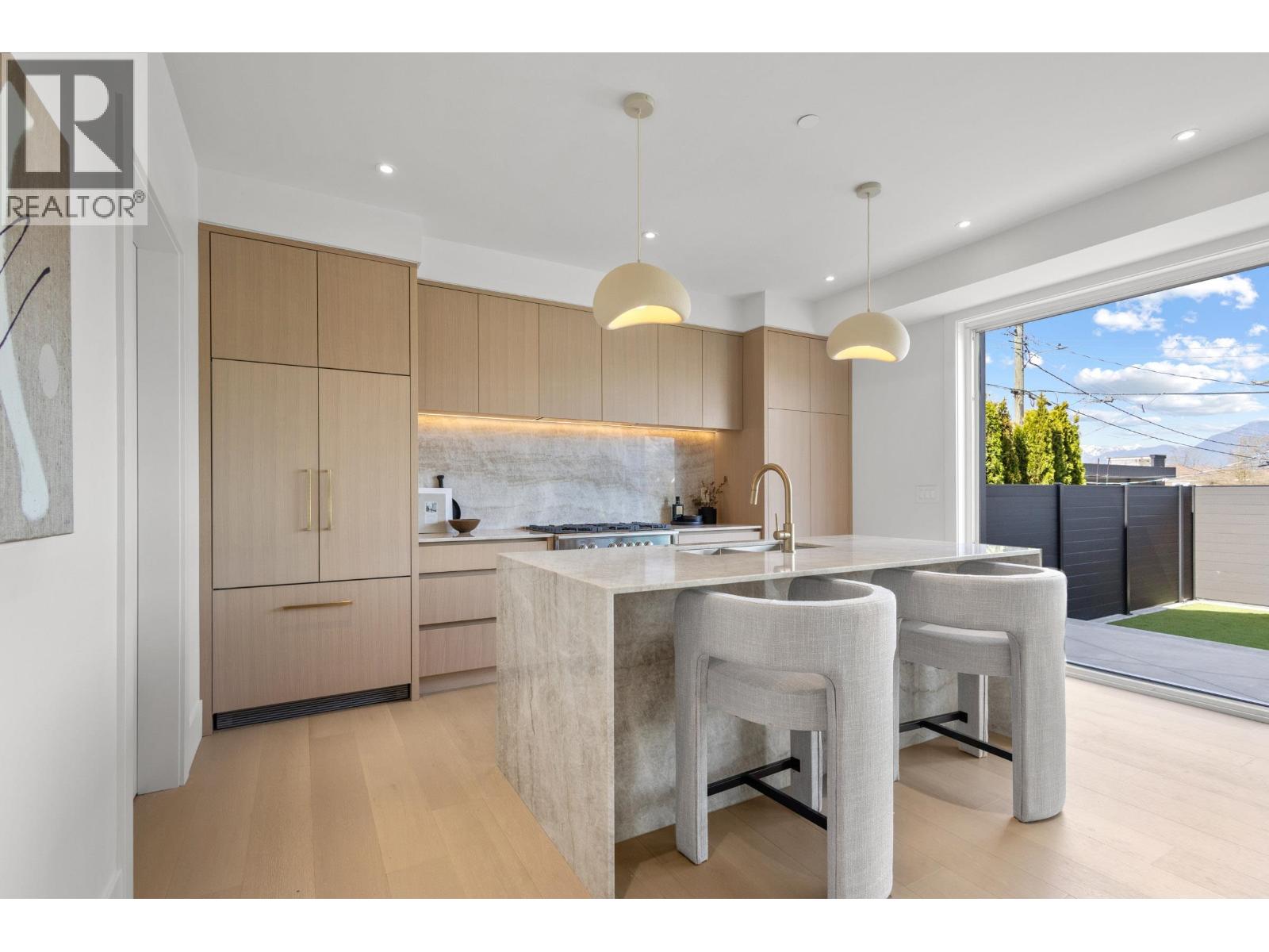 2 2425 Kitchener Street Property Photo 14