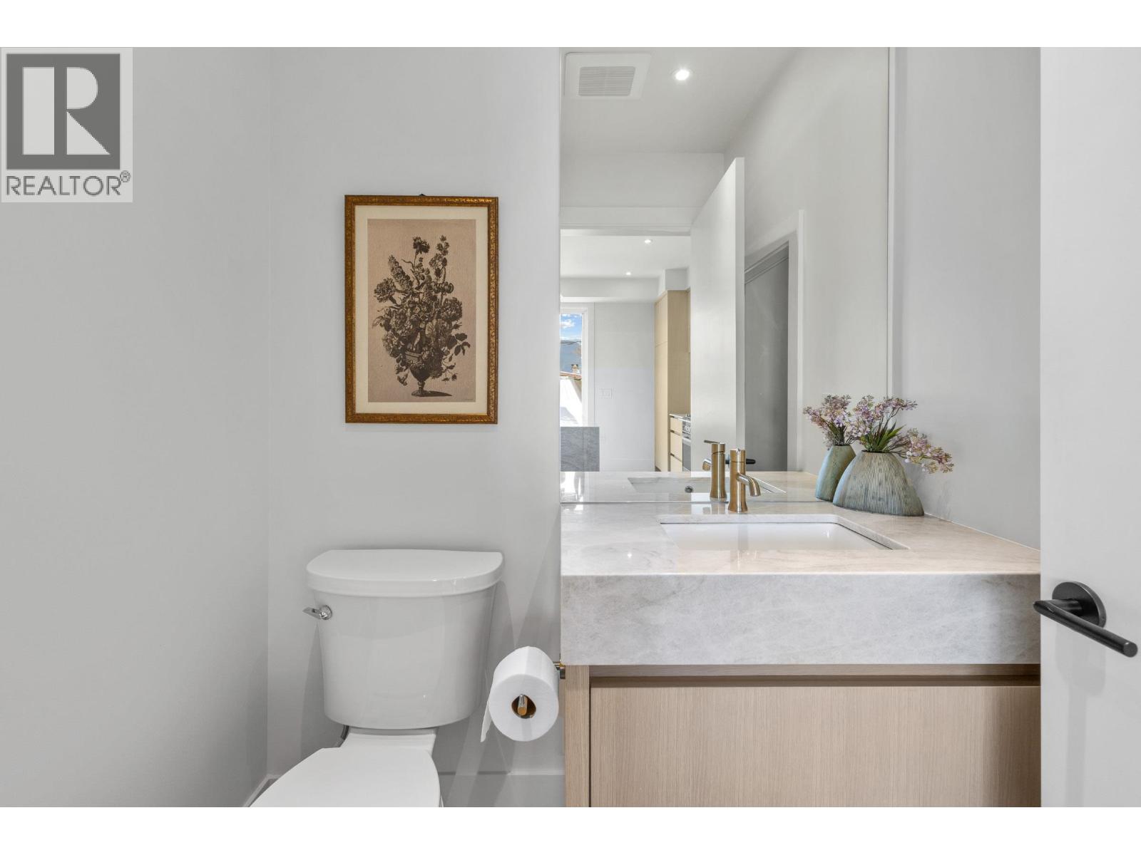 2 2425 Kitchener Street Property Photo 17