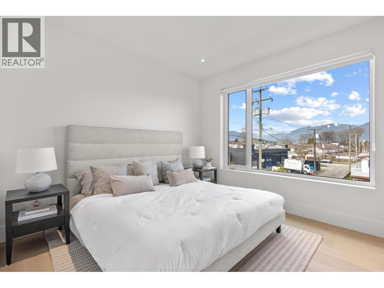 2 2425 Kitchener Street Property Photo 18